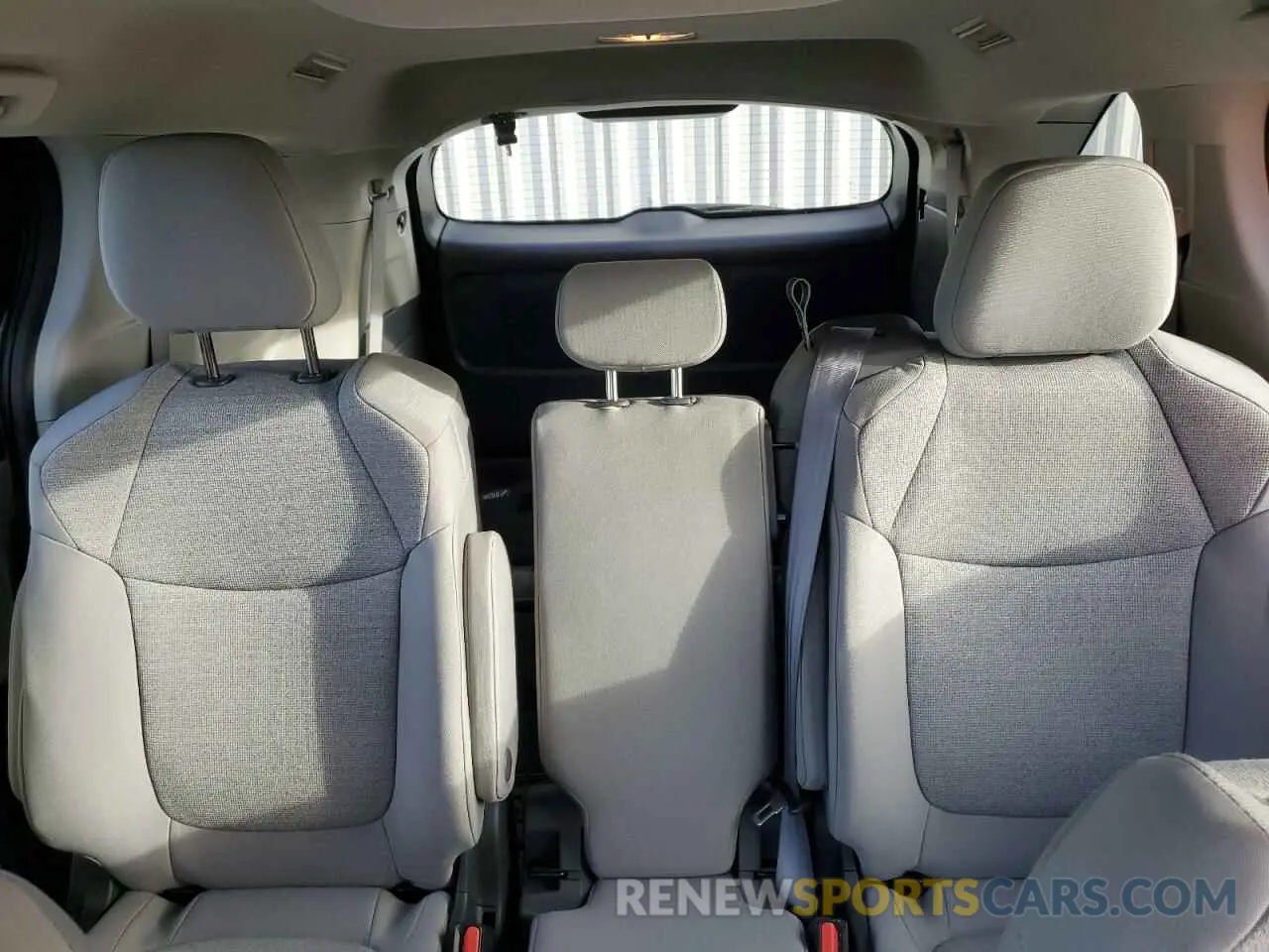 10 Photograph of a damaged car 5TDGRKEC7RS197259 TOYOTA SIENNA 2024