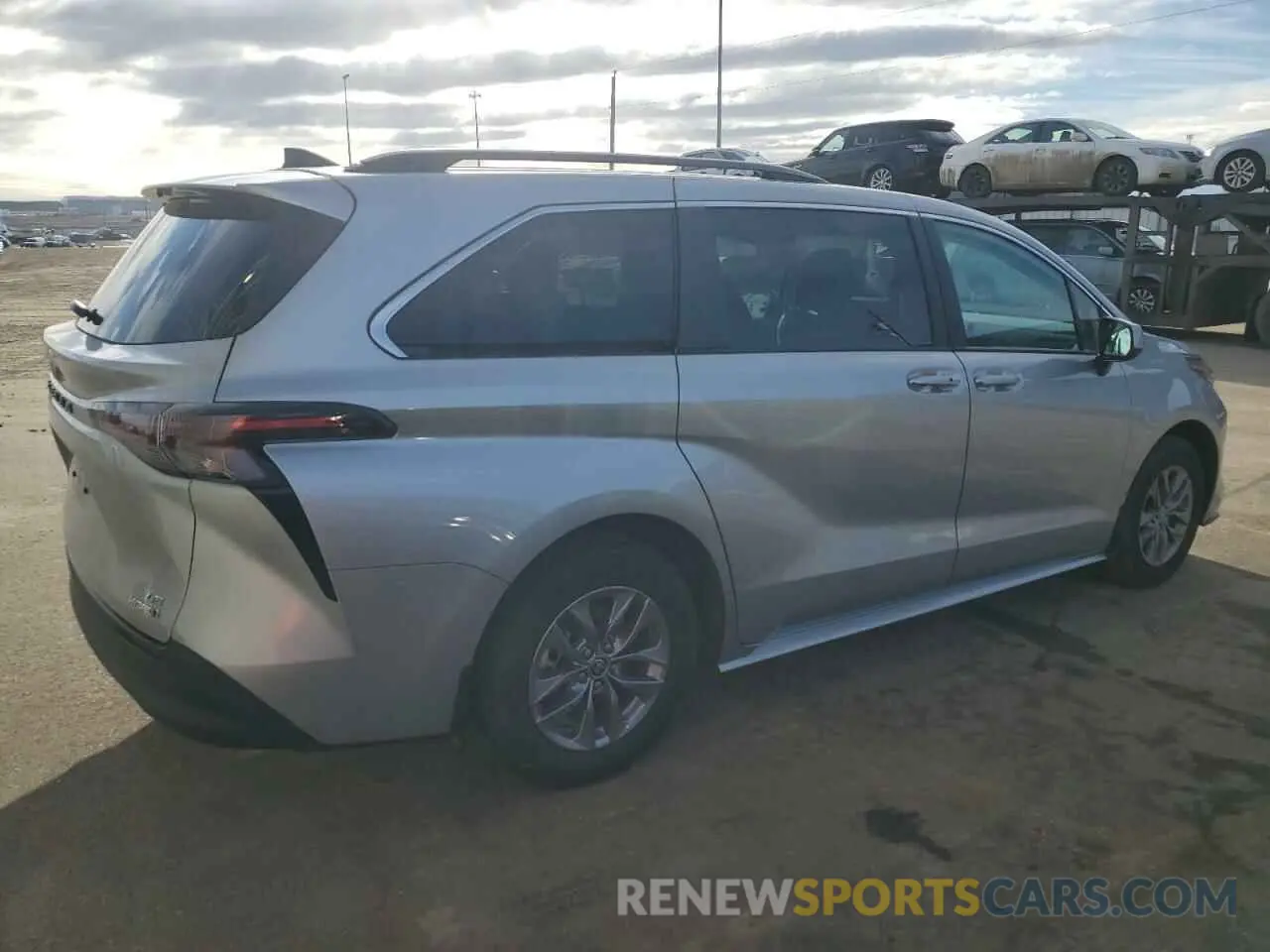 3 Photograph of a damaged car 5TDGRKEC7RS197259 TOYOTA SIENNA 2024