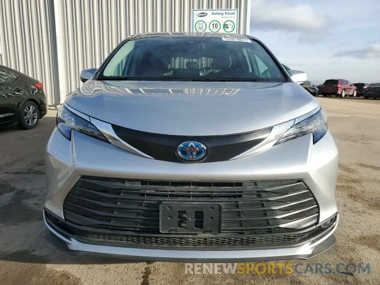 5 Photograph of a damaged car 5TDGRKEC7RS197259 TOYOTA SIENNA 2024