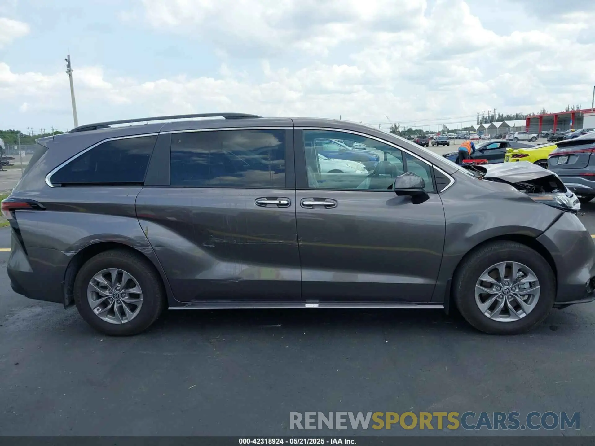 13 Photograph of a damaged car 5TDJRKEC7RS219623 TOYOTA SIENNA 2024