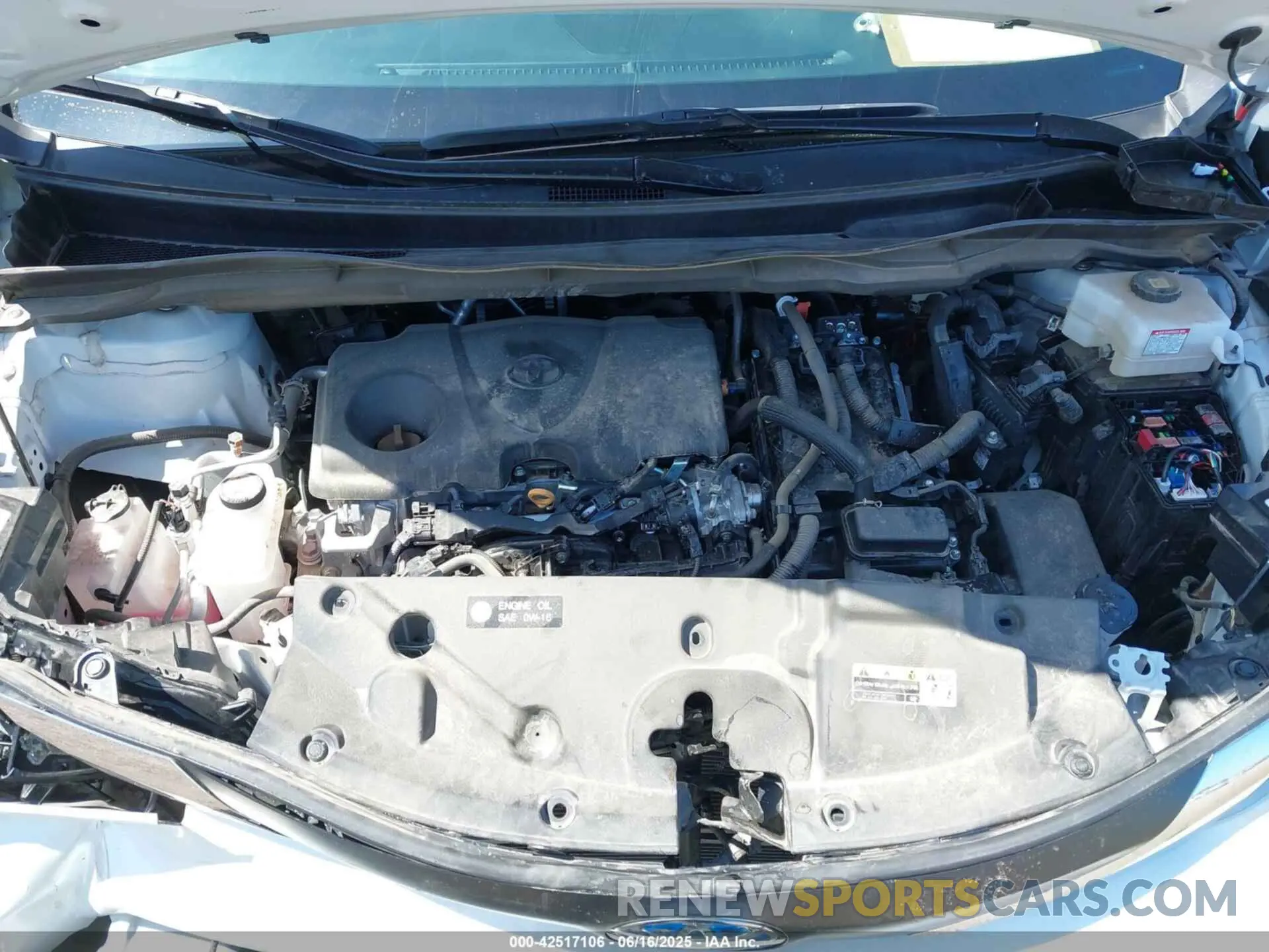 10 Photograph of a damaged car 5TDJRKEC8RS220344 TOYOTA SIENNA 2024