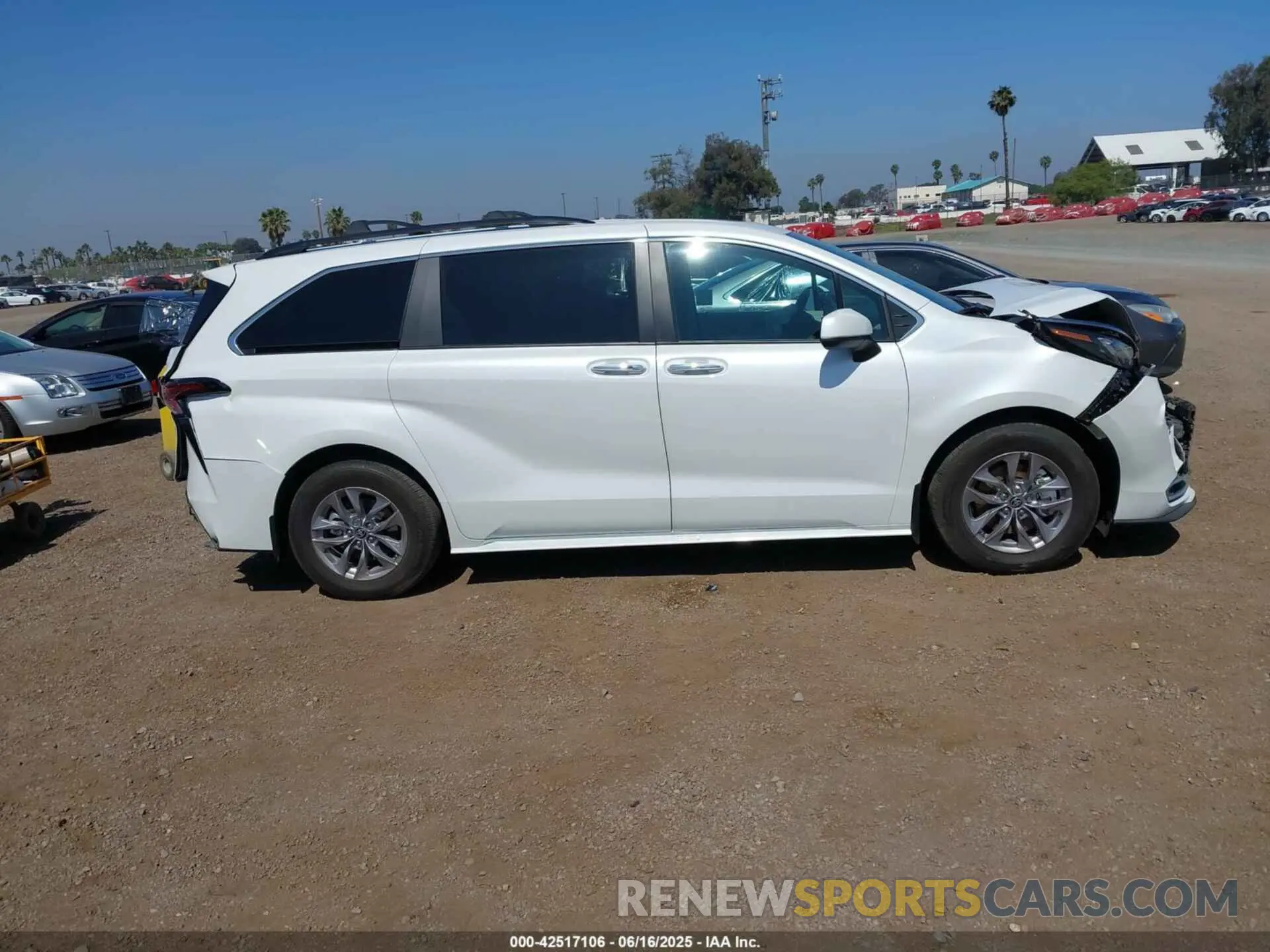 13 Photograph of a damaged car 5TDJRKEC8RS220344 TOYOTA SIENNA 2024