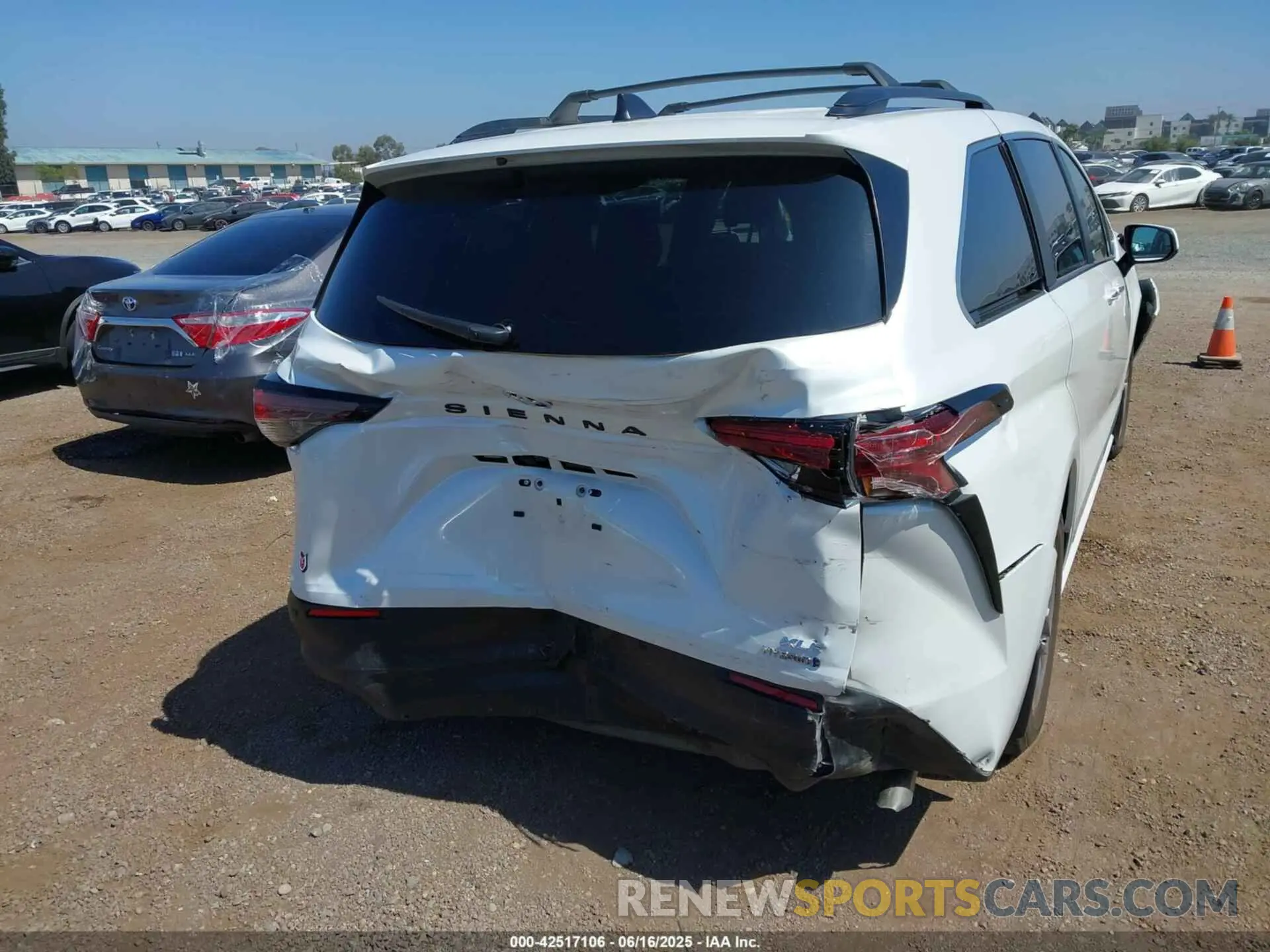 6 Photograph of a damaged car 5TDJRKEC8RS220344 TOYOTA SIENNA 2024