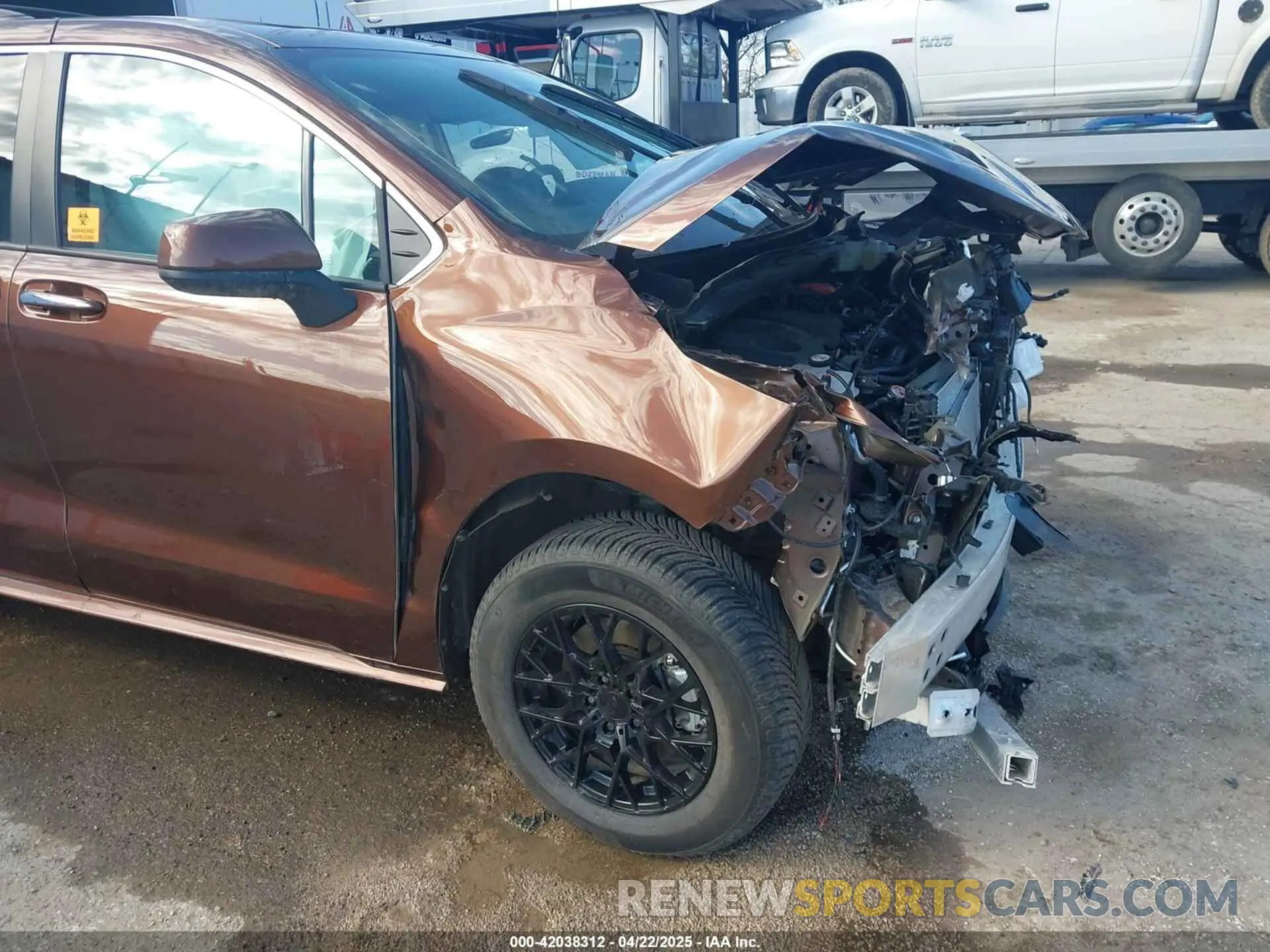 12 Photograph of a damaged car 5TDJSKFC5RS149767 TOYOTA SIENNA 2024