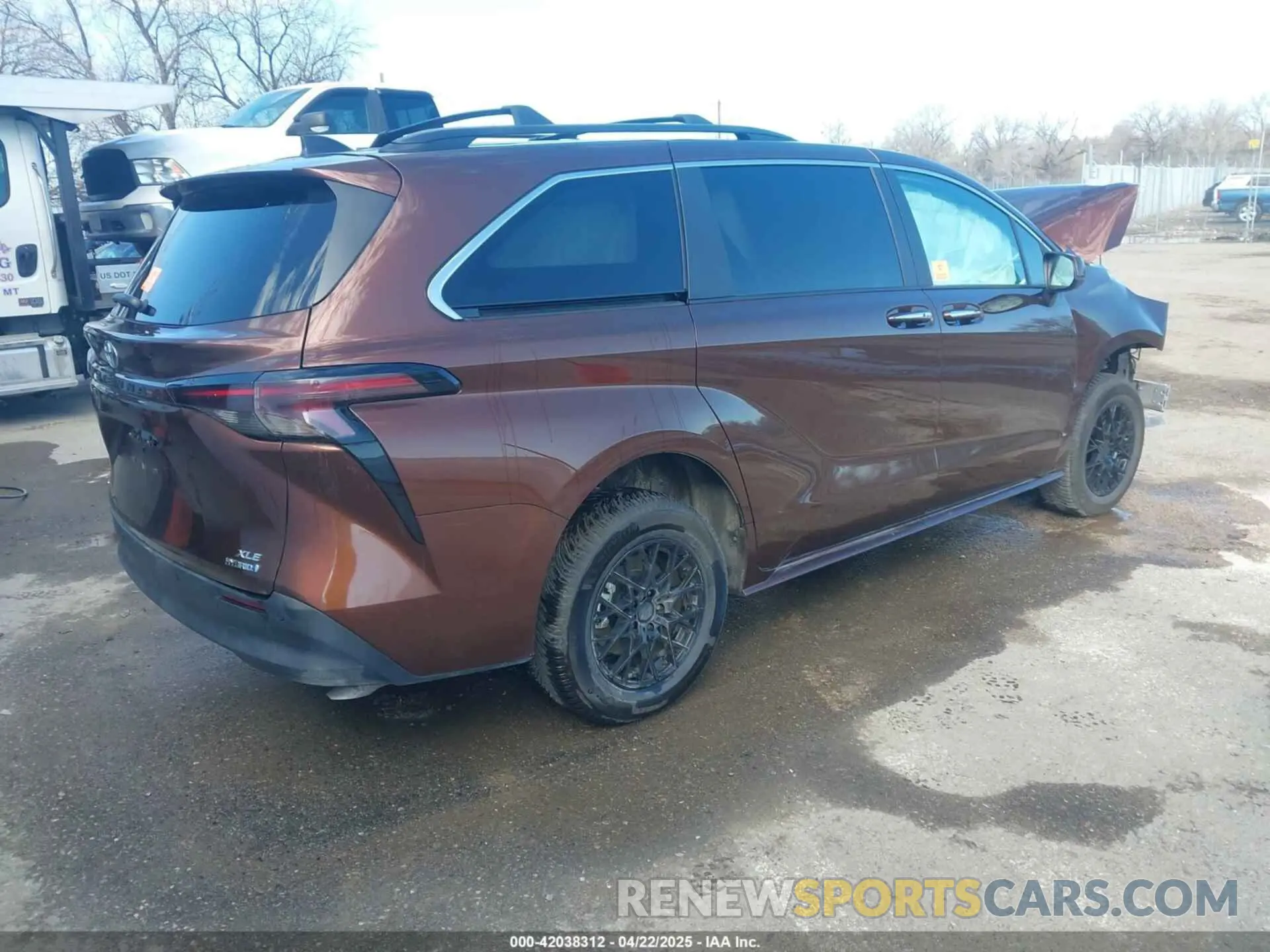 4 Photograph of a damaged car 5TDJSKFC5RS149767 TOYOTA SIENNA 2024