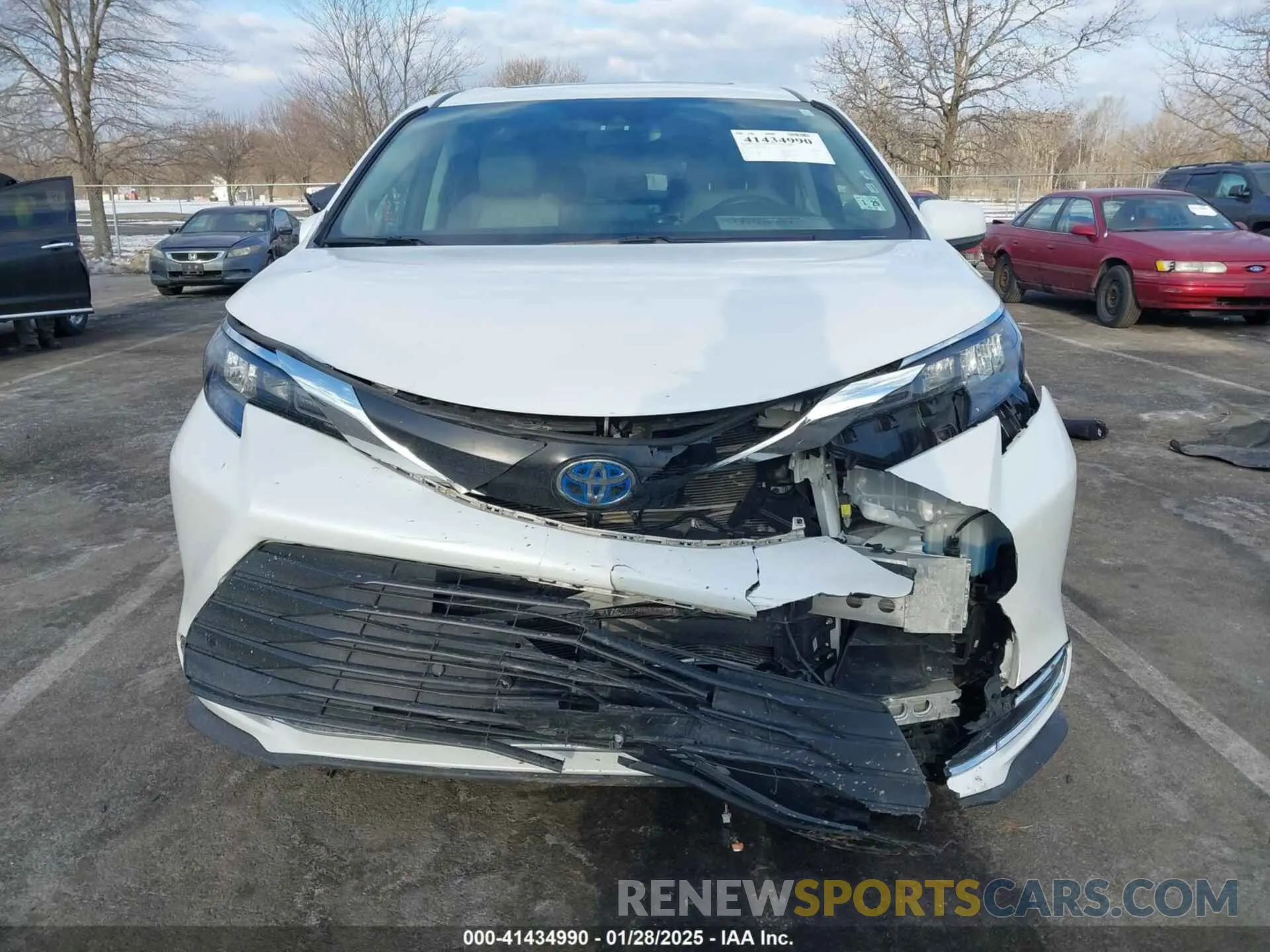 12 Photograph of a damaged car 5TDJSKFC6RS119094 TOYOTA SIENNA 2024