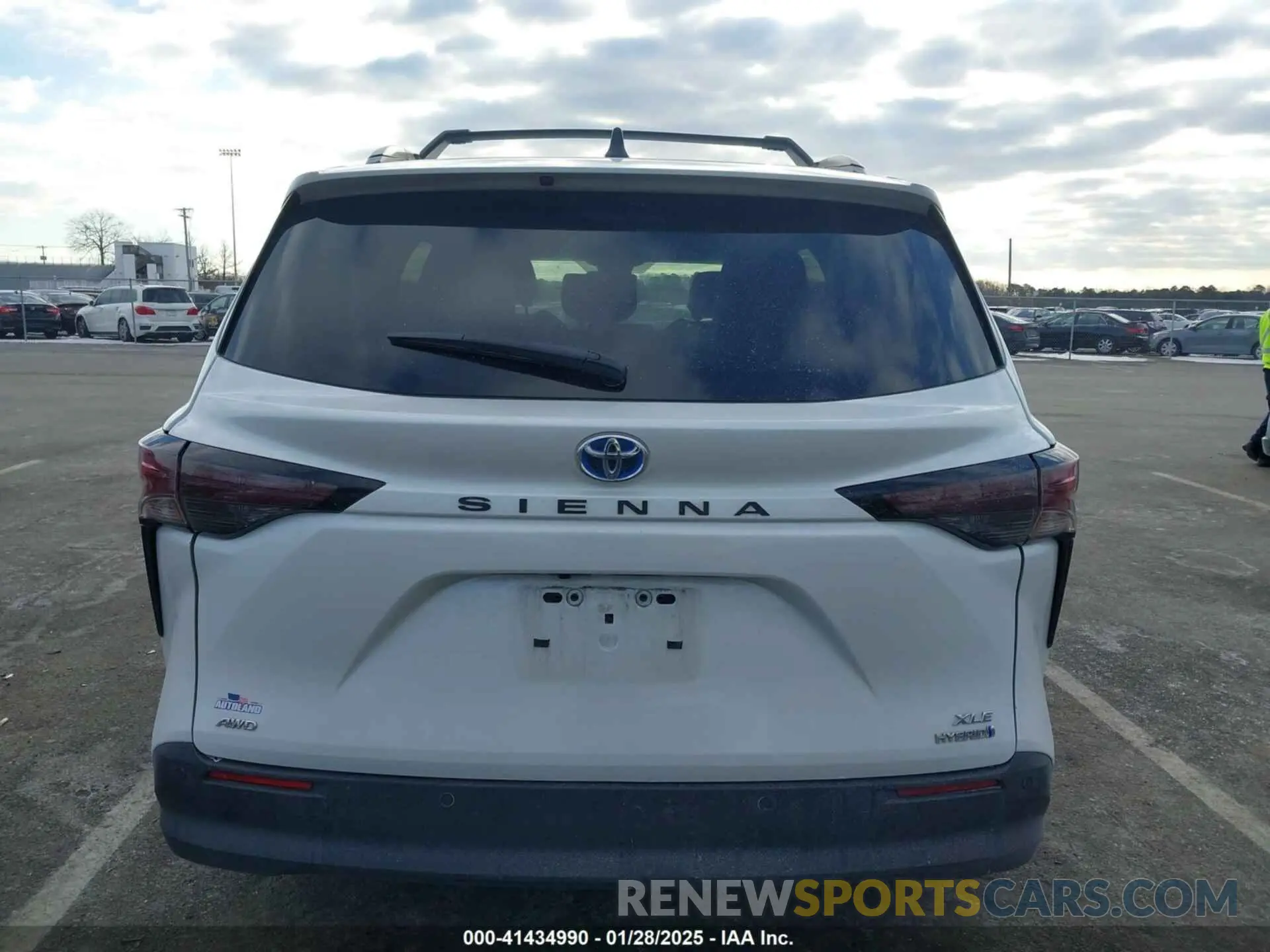 16 Photograph of a damaged car 5TDJSKFC6RS119094 TOYOTA SIENNA 2024