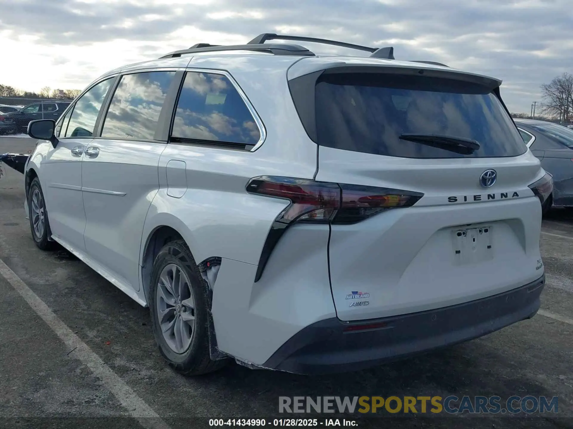 3 Photograph of a damaged car 5TDJSKFC6RS119094 TOYOTA SIENNA 2024
