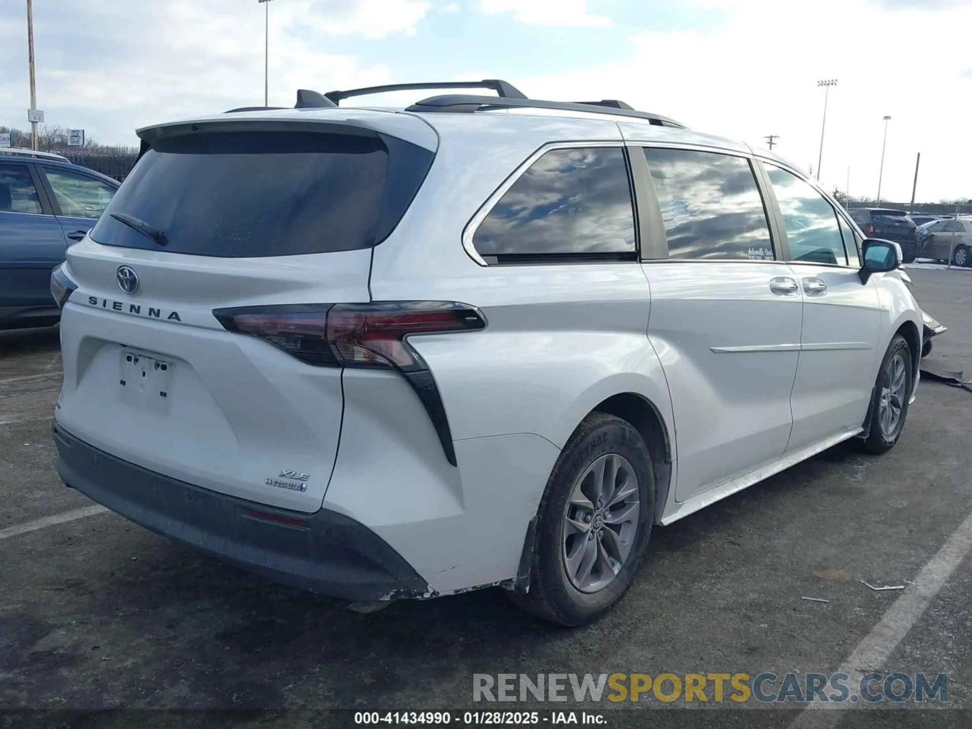 4 Photograph of a damaged car 5TDJSKFC6RS119094 TOYOTA SIENNA 2024