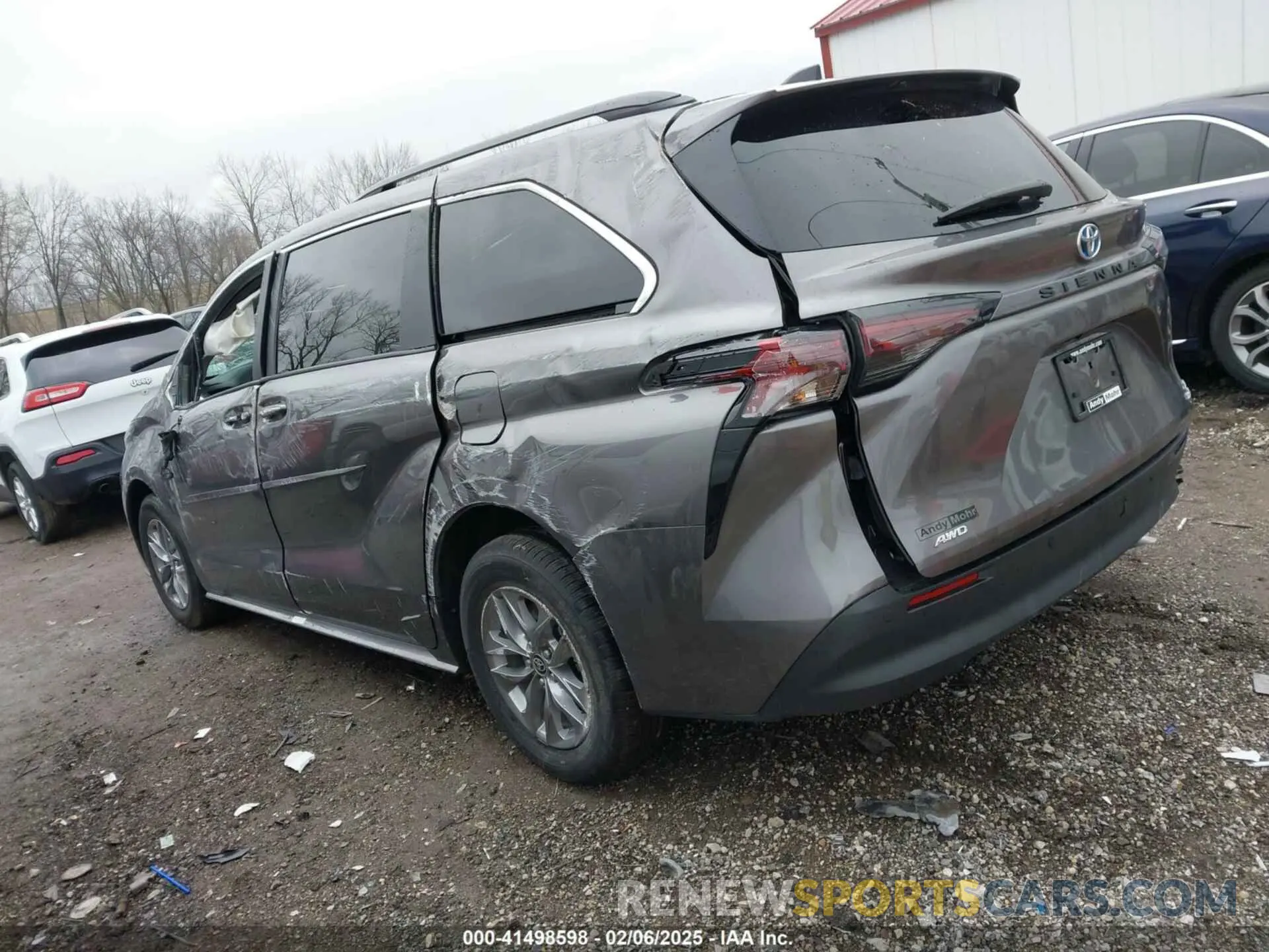 3 Photograph of a damaged car 5TDJSKFC8RS134633 TOYOTA SIENNA 2024