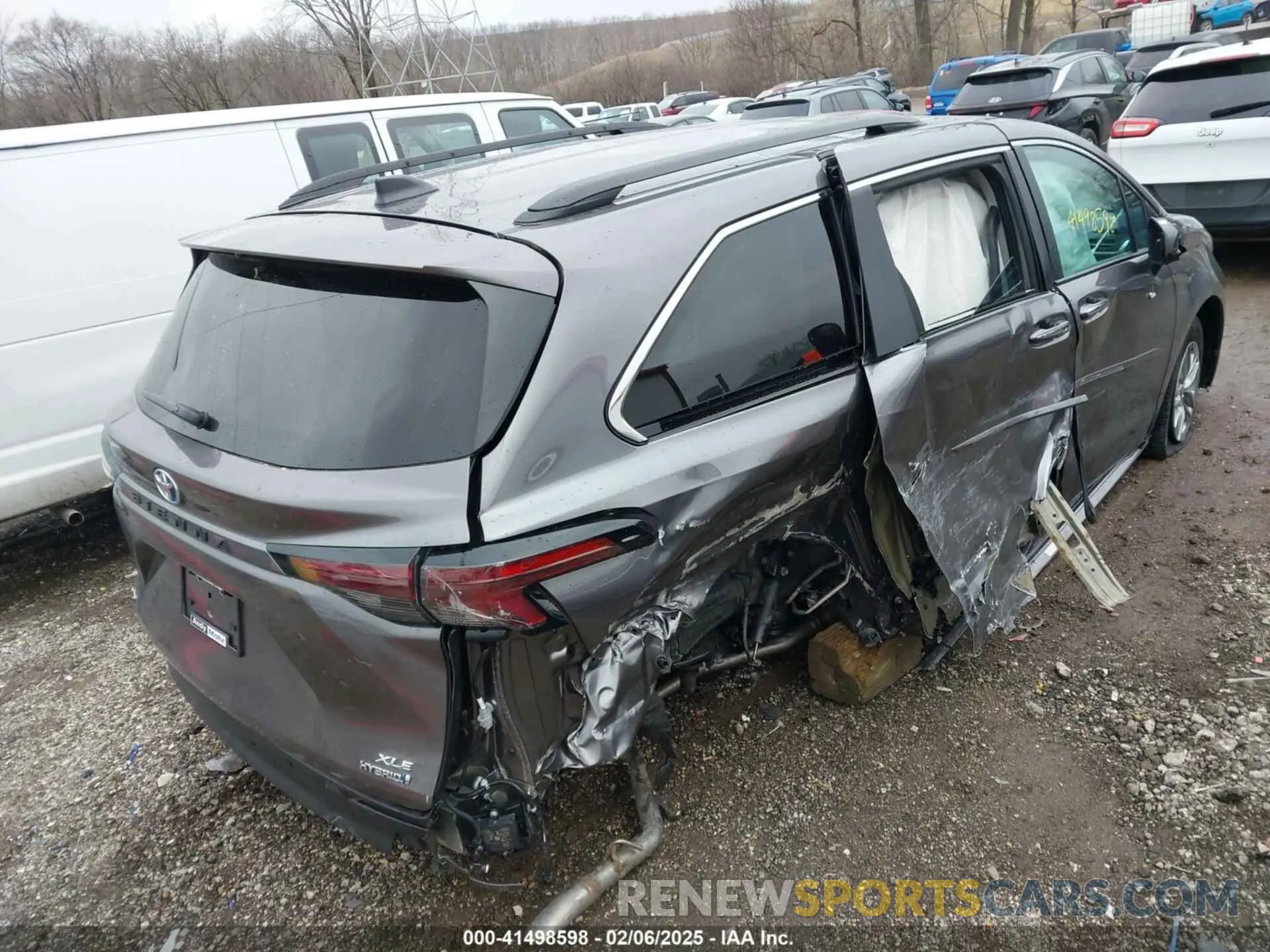 6 Photograph of a damaged car 5TDJSKFC8RS134633 TOYOTA SIENNA 2024