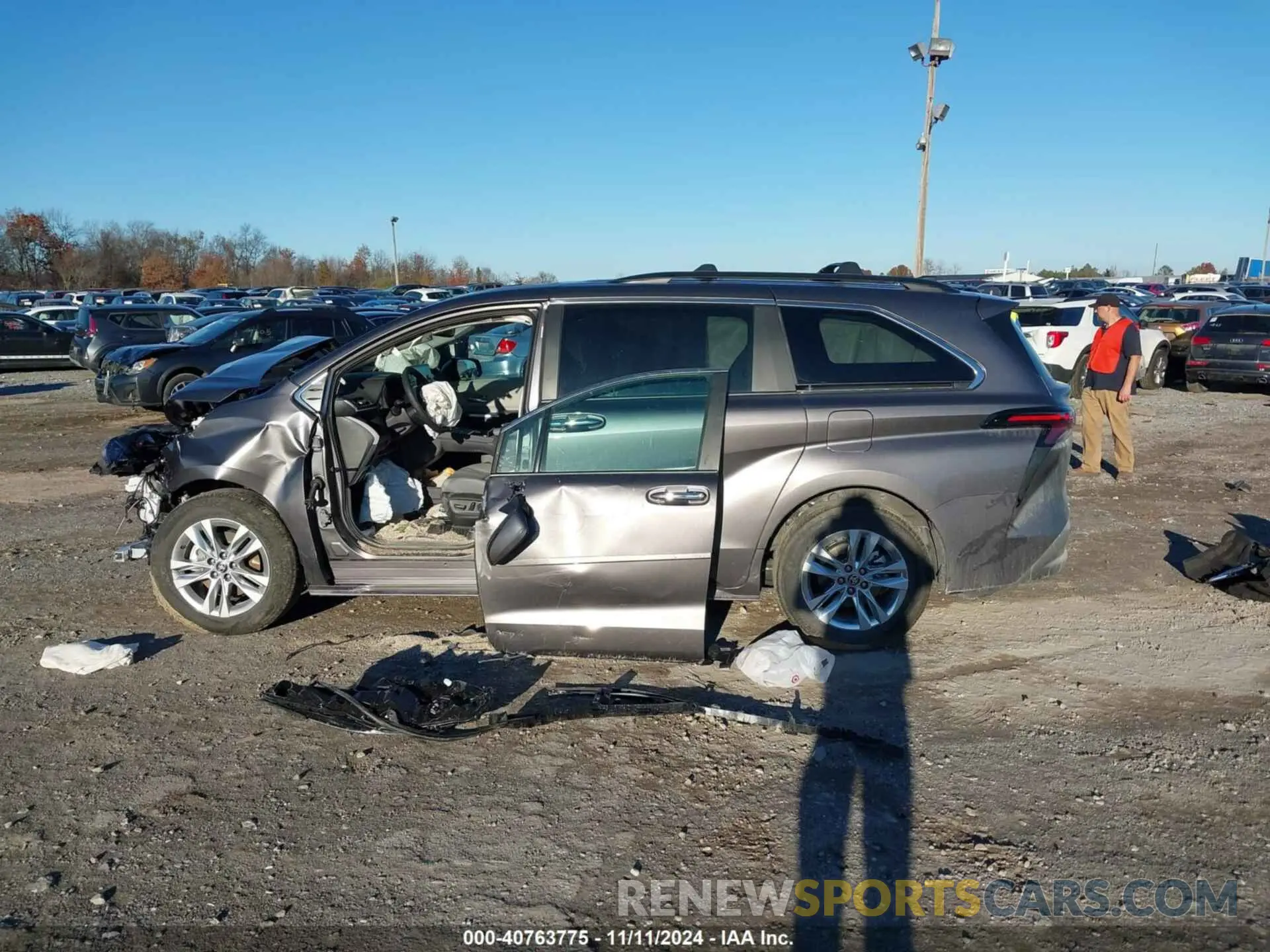 14 Photograph of a damaged car 5TDJSKFC8RS148886 TOYOTA SIENNA 2024