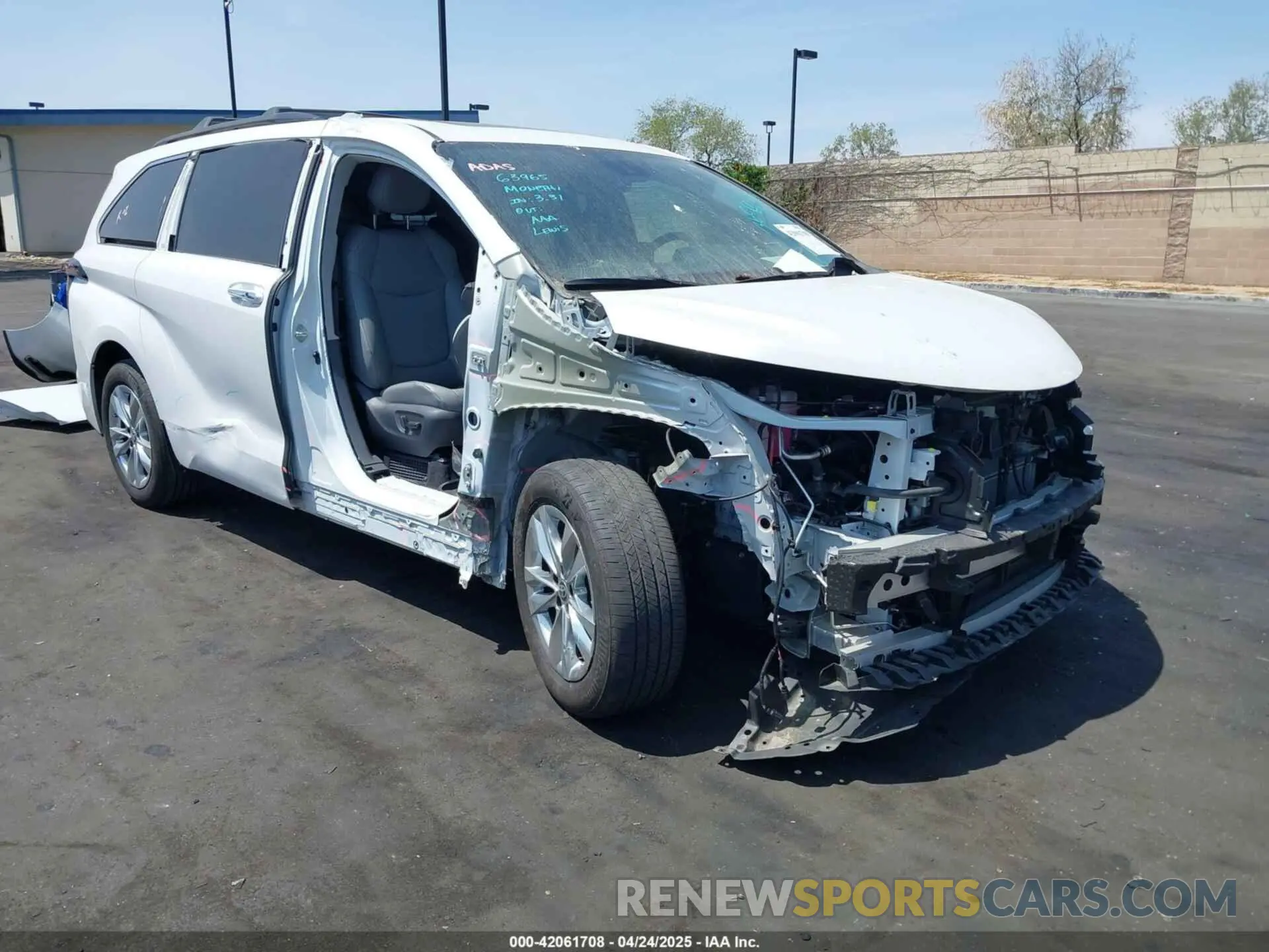 1 Photograph of a damaged car 5TDJSKFC9RS111099 TOYOTA SIENNA 2024