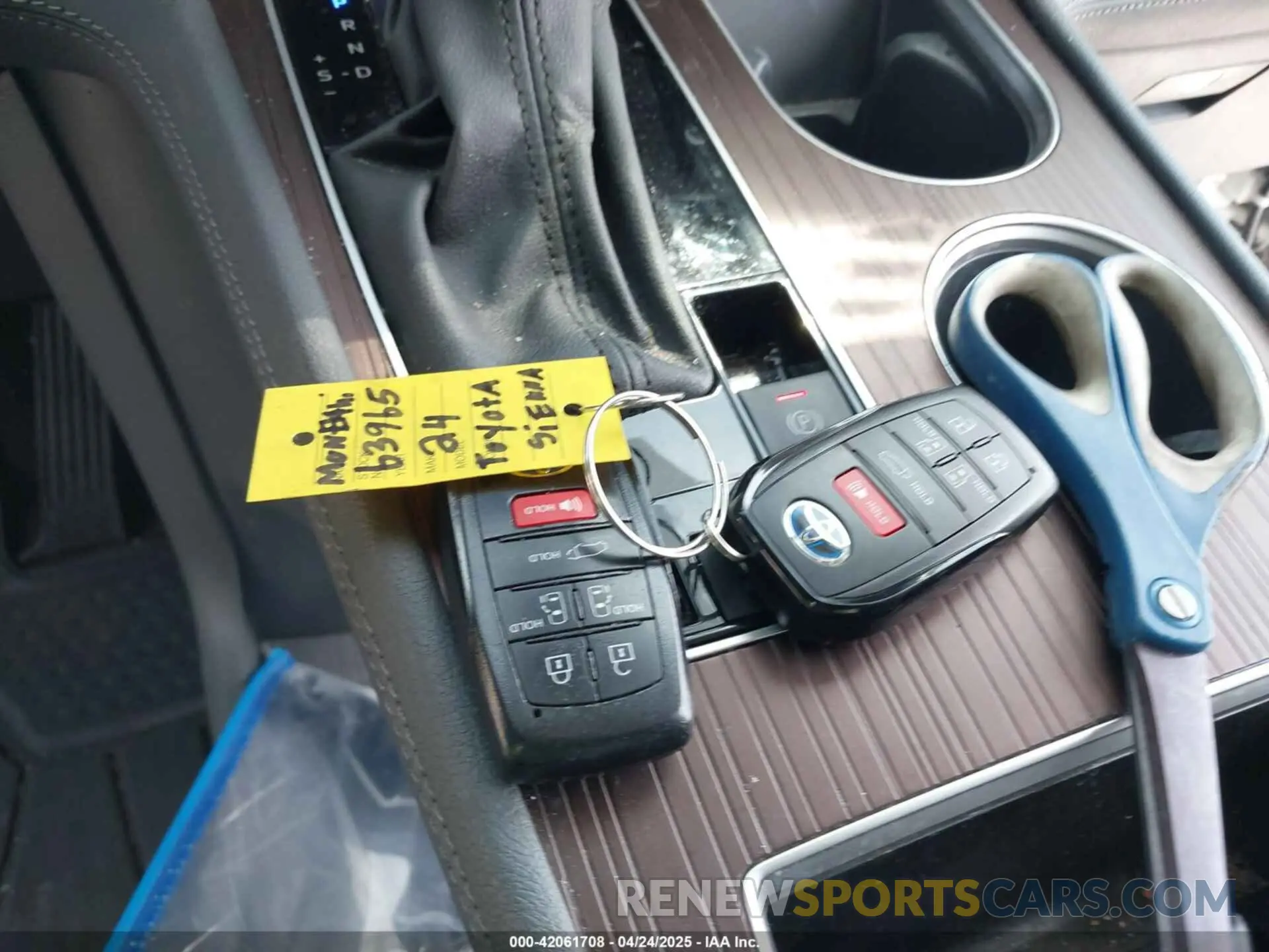 11 Photograph of a damaged car 5TDJSKFC9RS111099 TOYOTA SIENNA 2024