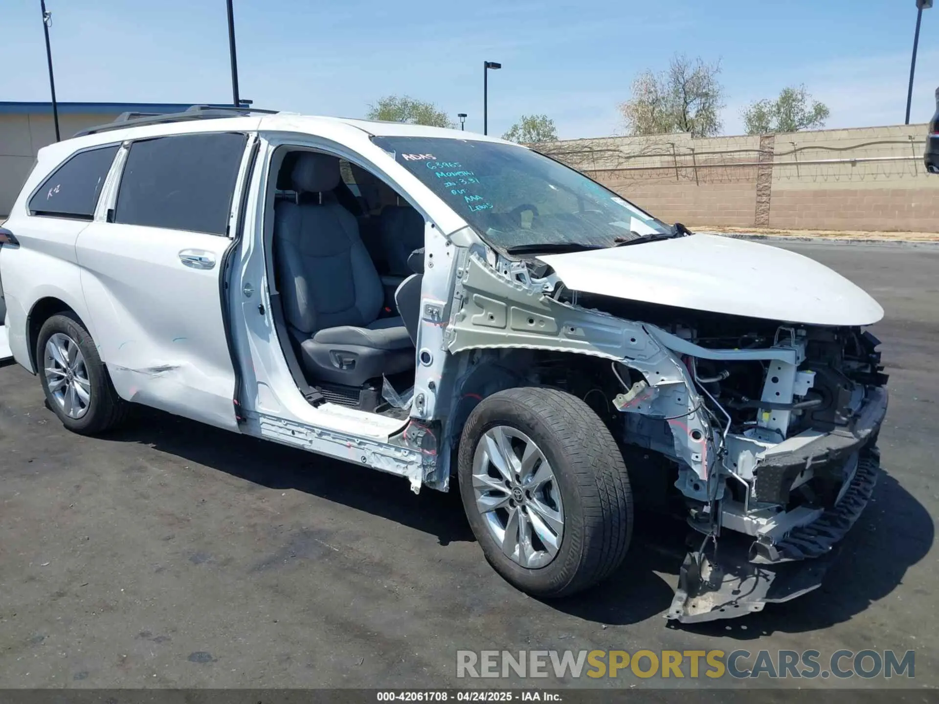 14 Photograph of a damaged car 5TDJSKFC9RS111099 TOYOTA SIENNA 2024
