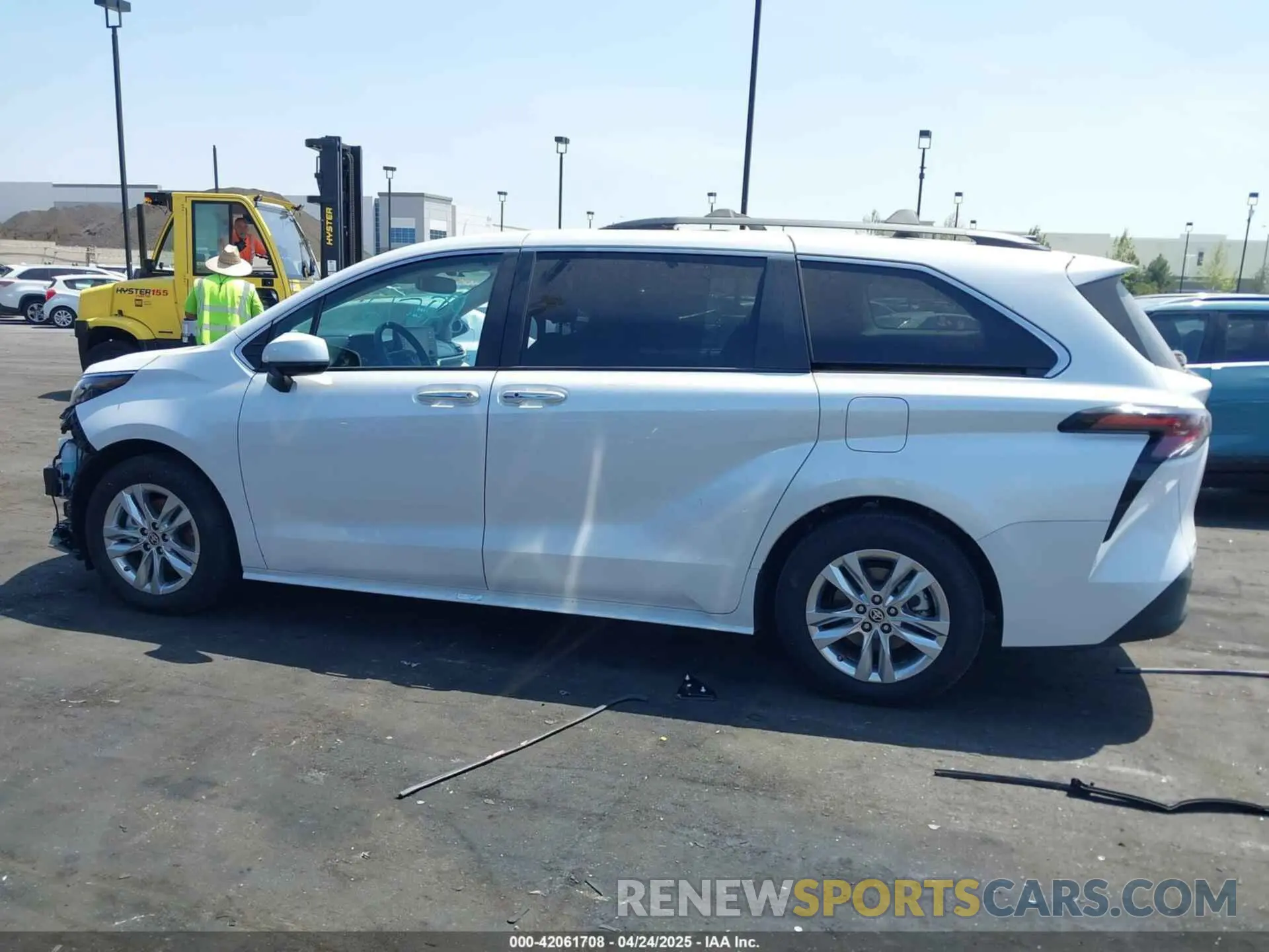 15 Photograph of a damaged car 5TDJSKFC9RS111099 TOYOTA SIENNA 2024