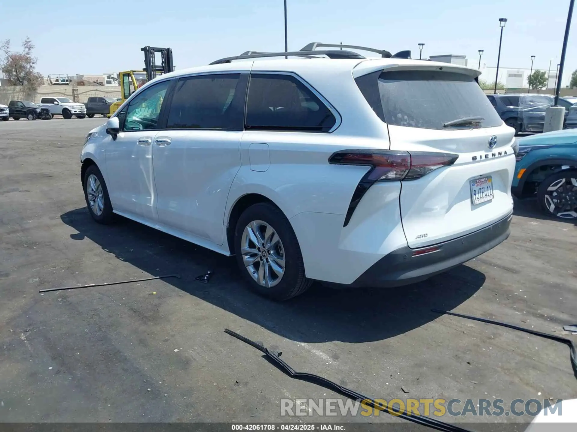 3 Photograph of a damaged car 5TDJSKFC9RS111099 TOYOTA SIENNA 2024