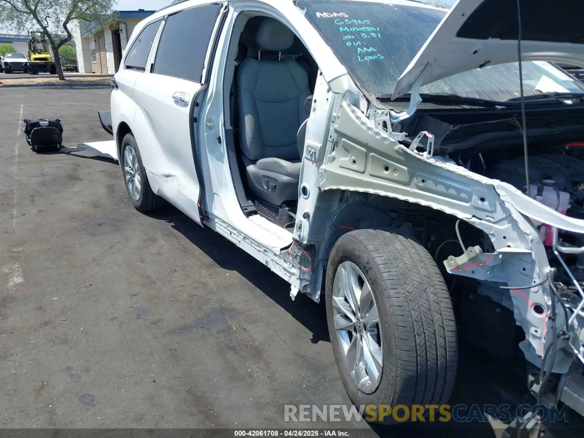 6 Photograph of a damaged car 5TDJSKFC9RS111099 TOYOTA SIENNA 2024