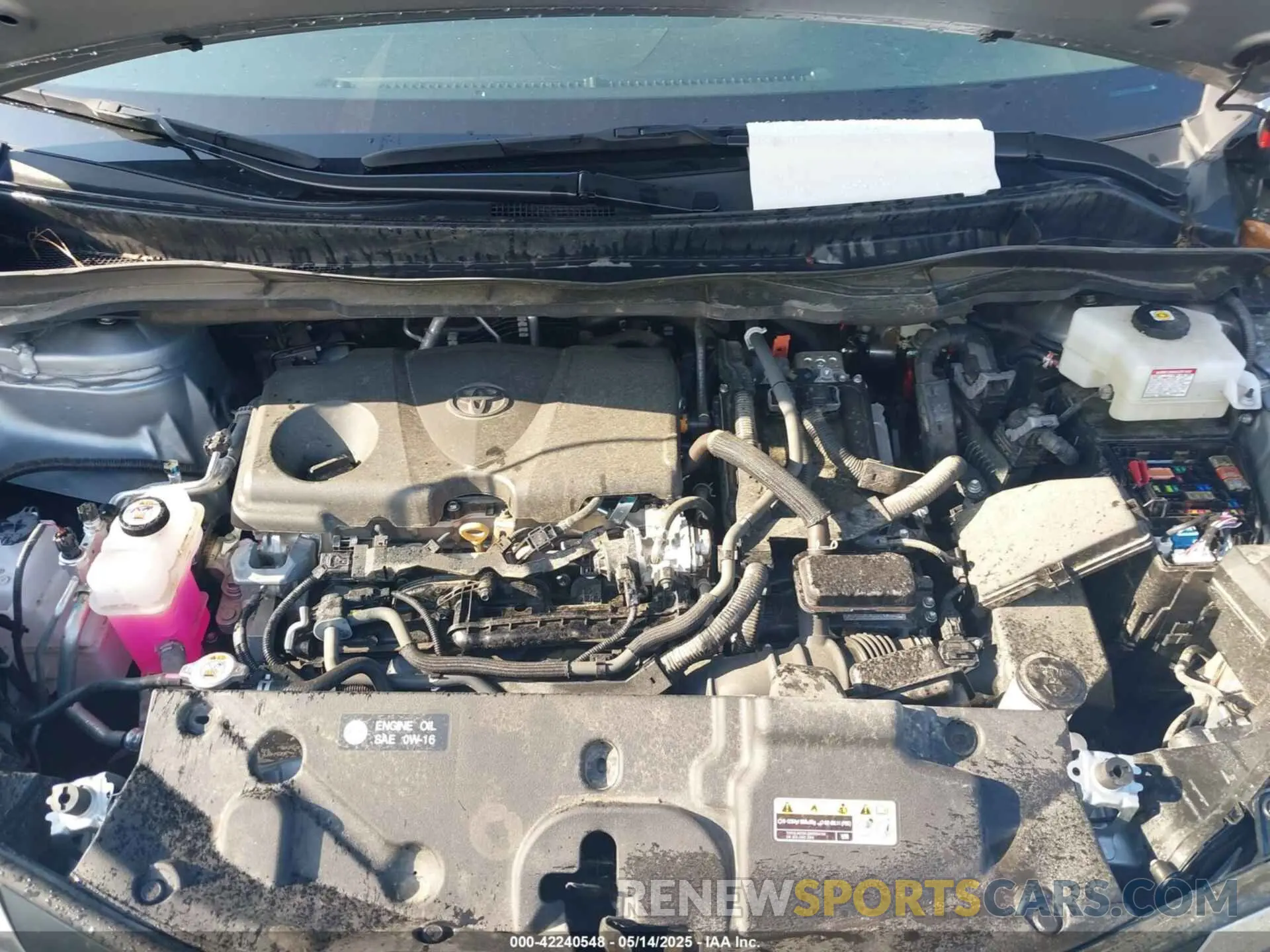 10 Photograph of a damaged car 5TDKRKEC0RS203462 TOYOTA SIENNA 2024