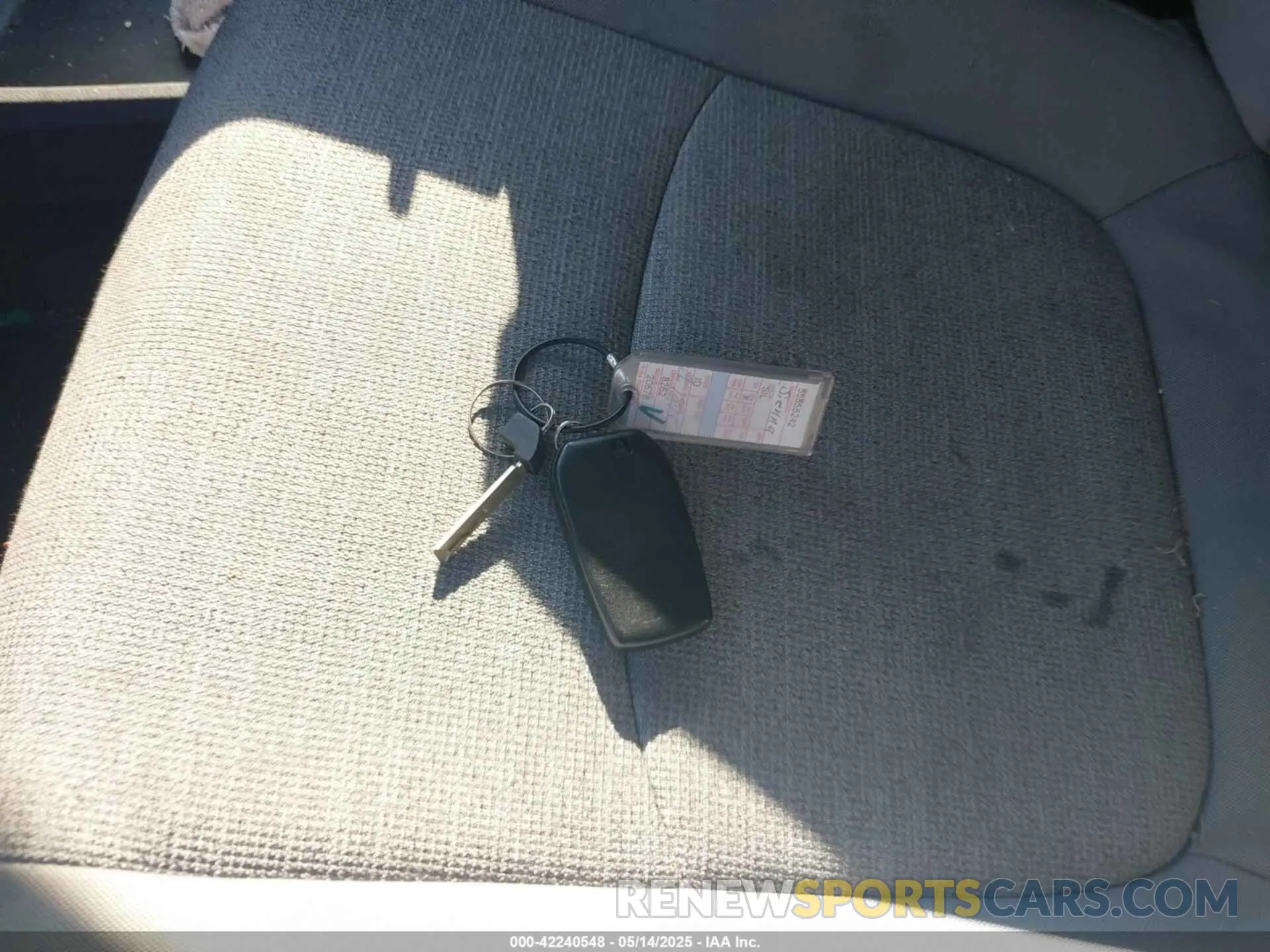 11 Photograph of a damaged car 5TDKRKEC0RS203462 TOYOTA SIENNA 2024