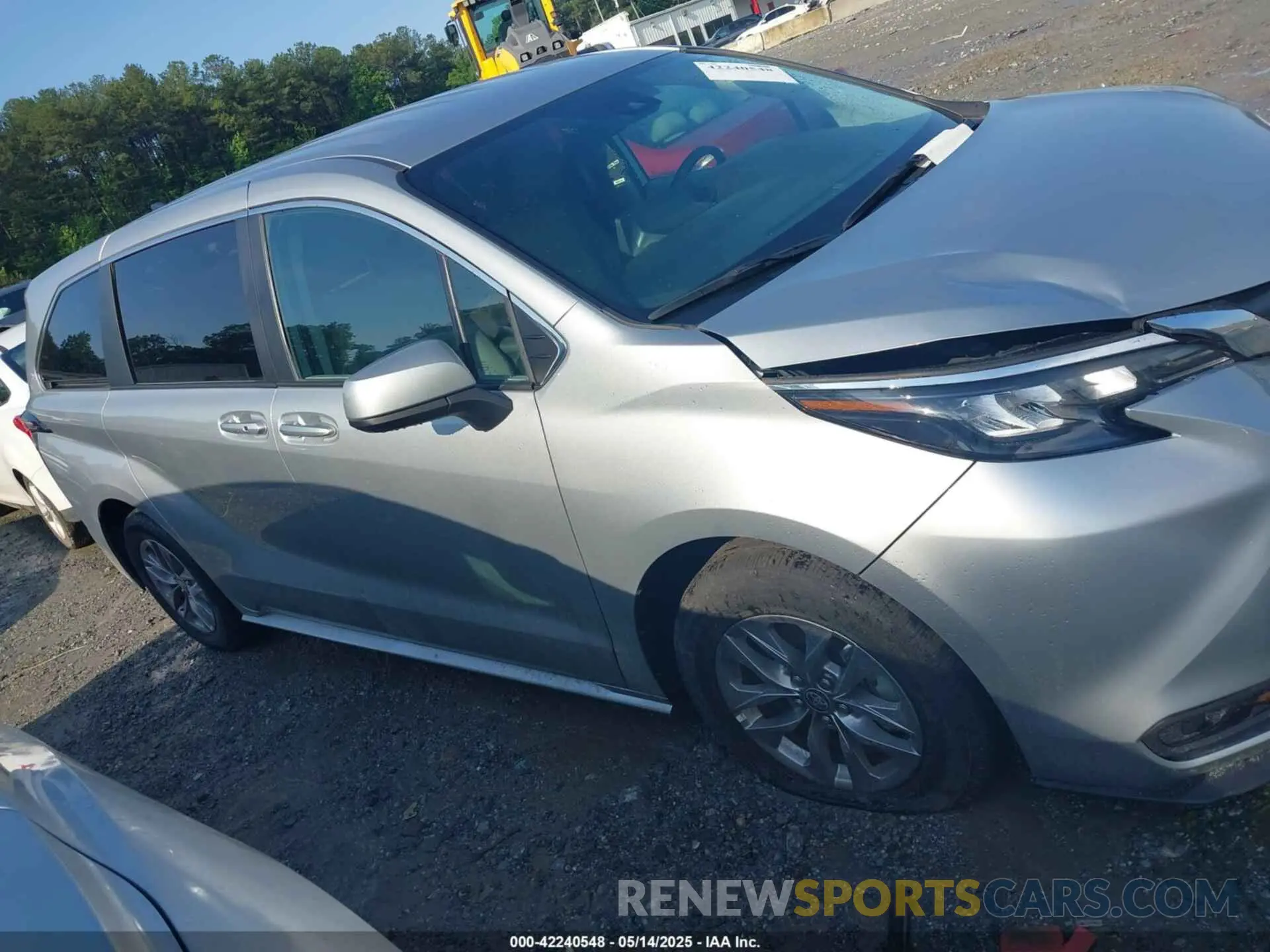 13 Photograph of a damaged car 5TDKRKEC0RS203462 TOYOTA SIENNA 2024