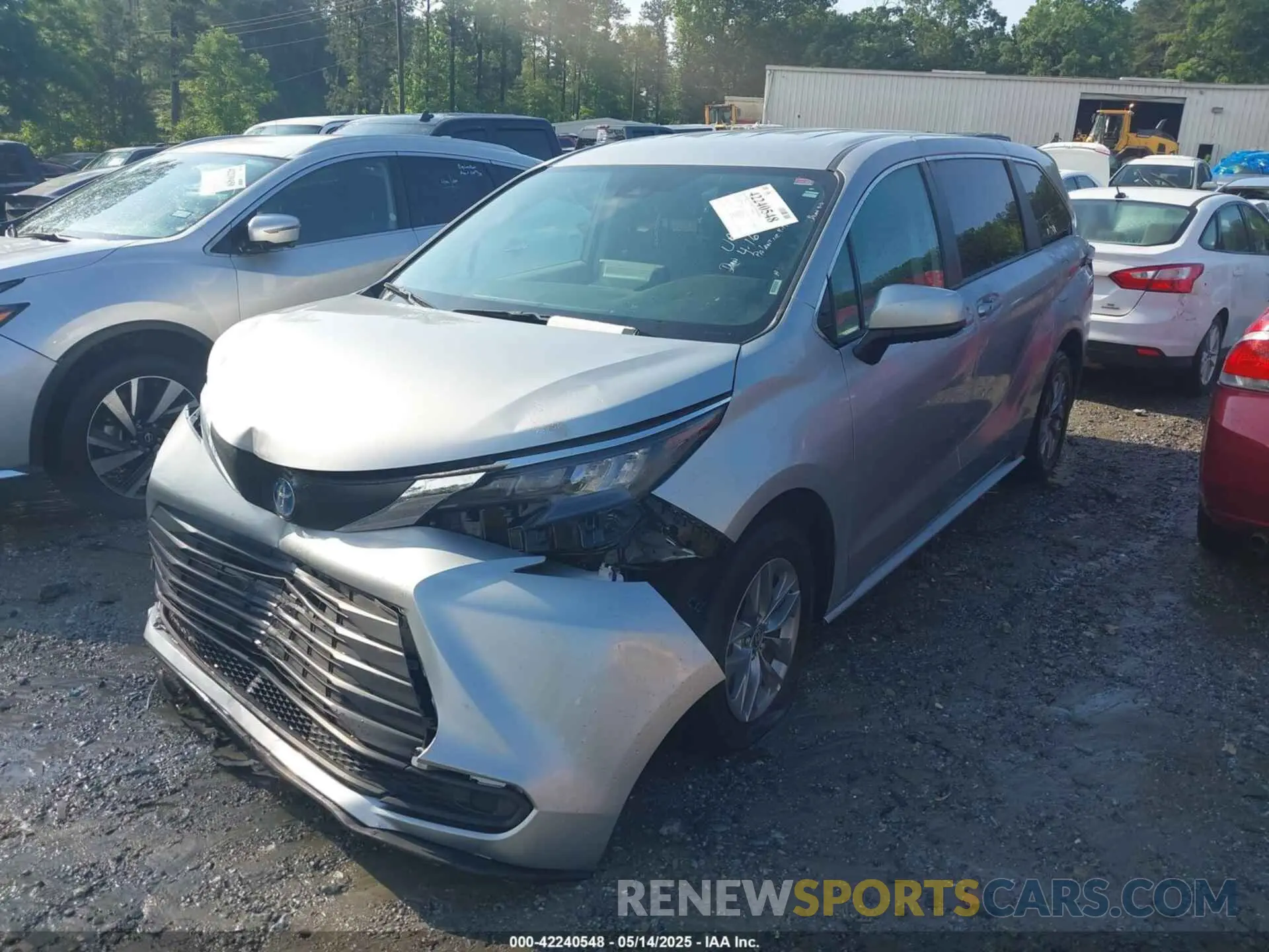 2 Photograph of a damaged car 5TDKRKEC0RS203462 TOYOTA SIENNA 2024