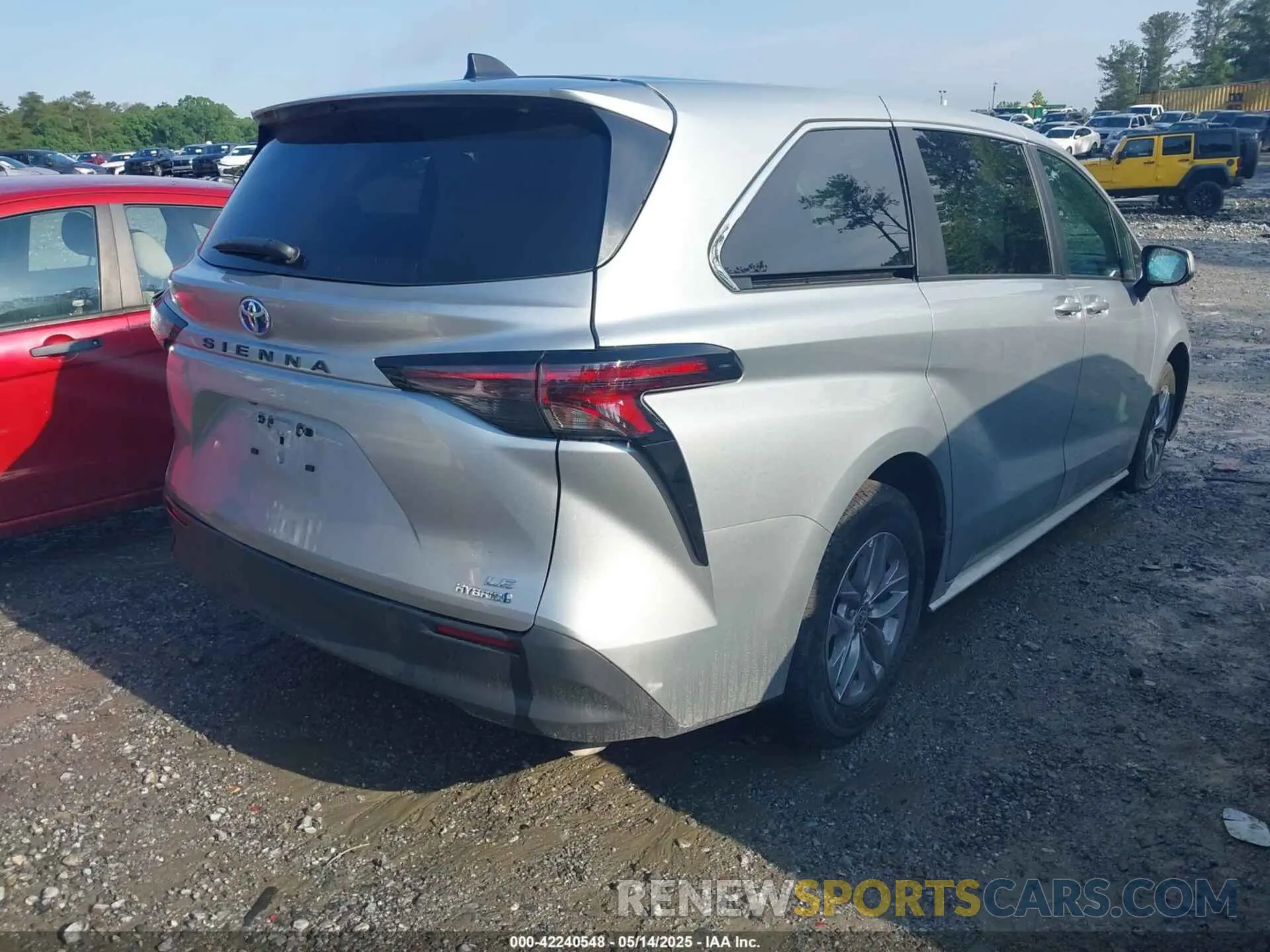 4 Photograph of a damaged car 5TDKRKEC0RS203462 TOYOTA SIENNA 2024
