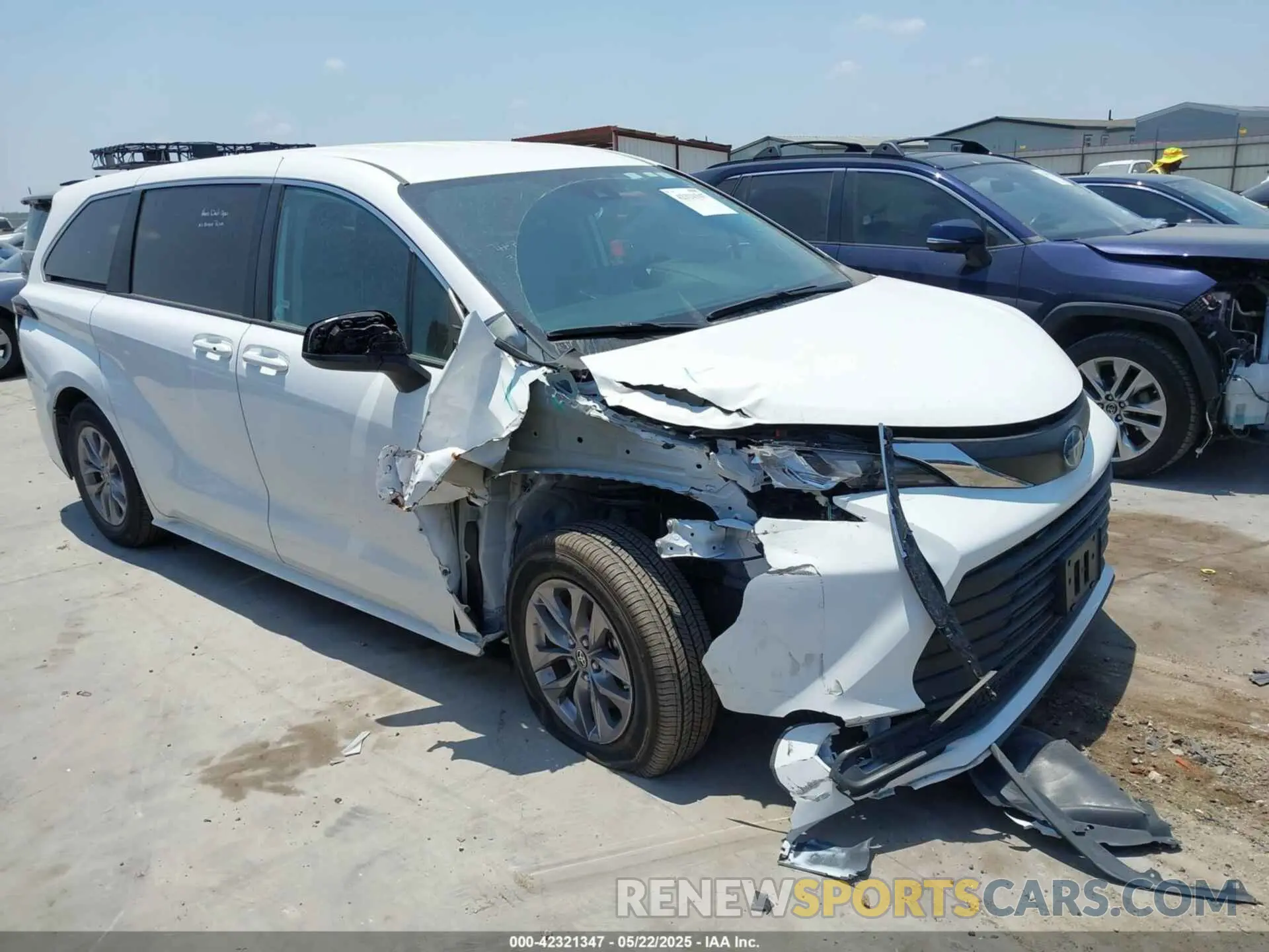 1 Photograph of a damaged car 5TDKRKEC0RS213442 TOYOTA SIENNA 2024