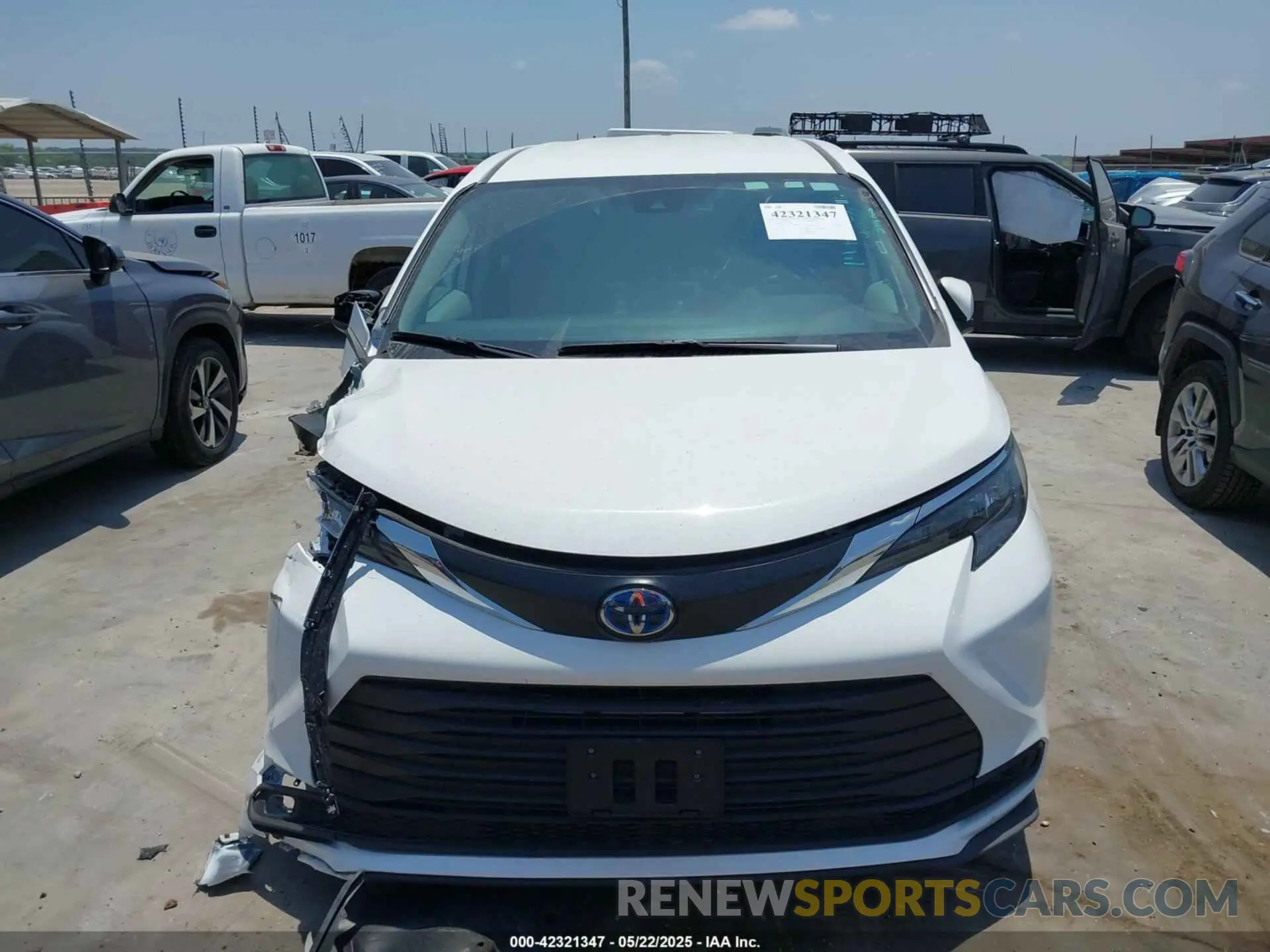 13 Photograph of a damaged car 5TDKRKEC0RS213442 TOYOTA SIENNA 2024