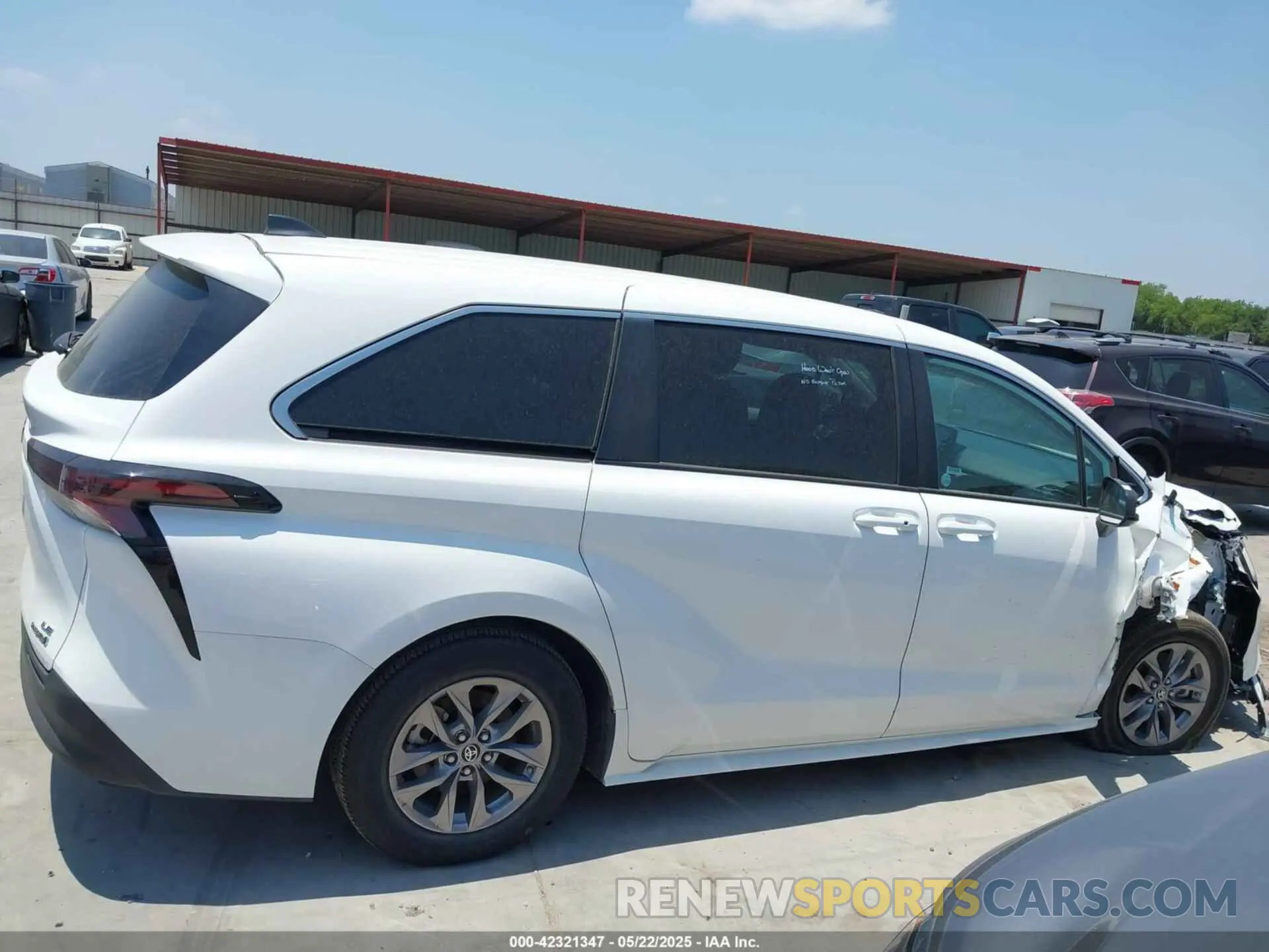 14 Photograph of a damaged car 5TDKRKEC0RS213442 TOYOTA SIENNA 2024