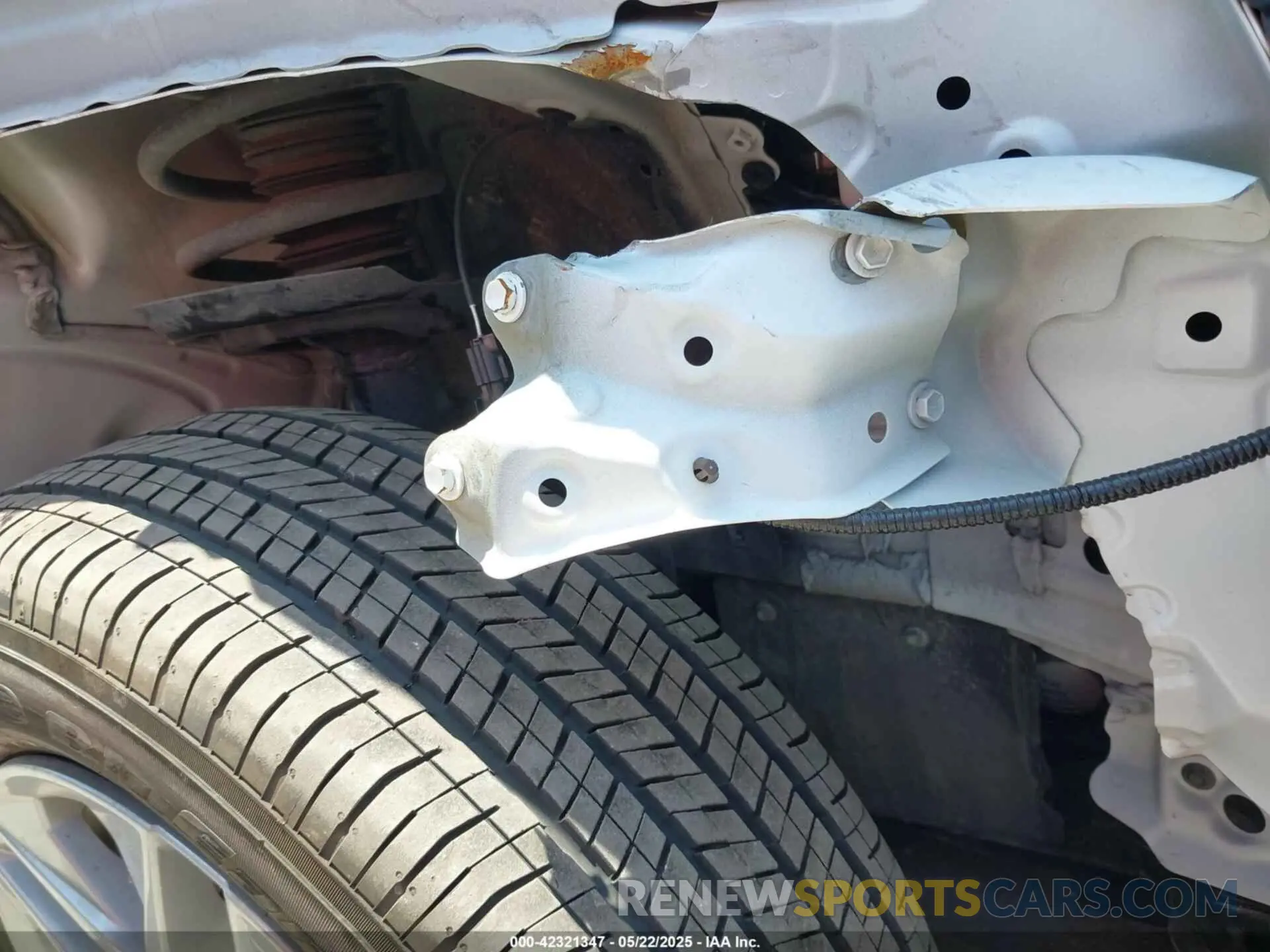 19 Photograph of a damaged car 5TDKRKEC0RS213442 TOYOTA SIENNA 2024