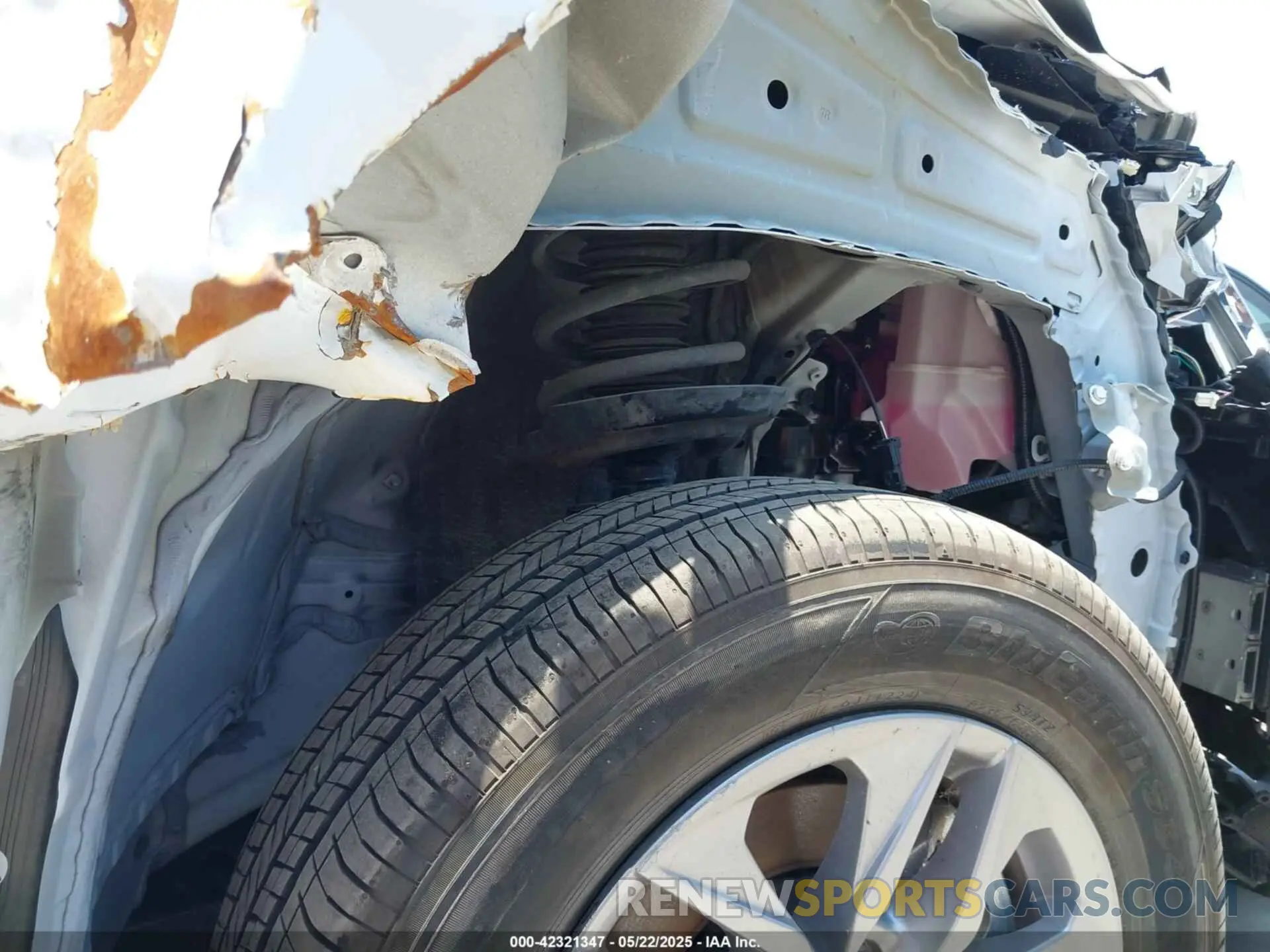 21 Photograph of a damaged car 5TDKRKEC0RS213442 TOYOTA SIENNA 2024