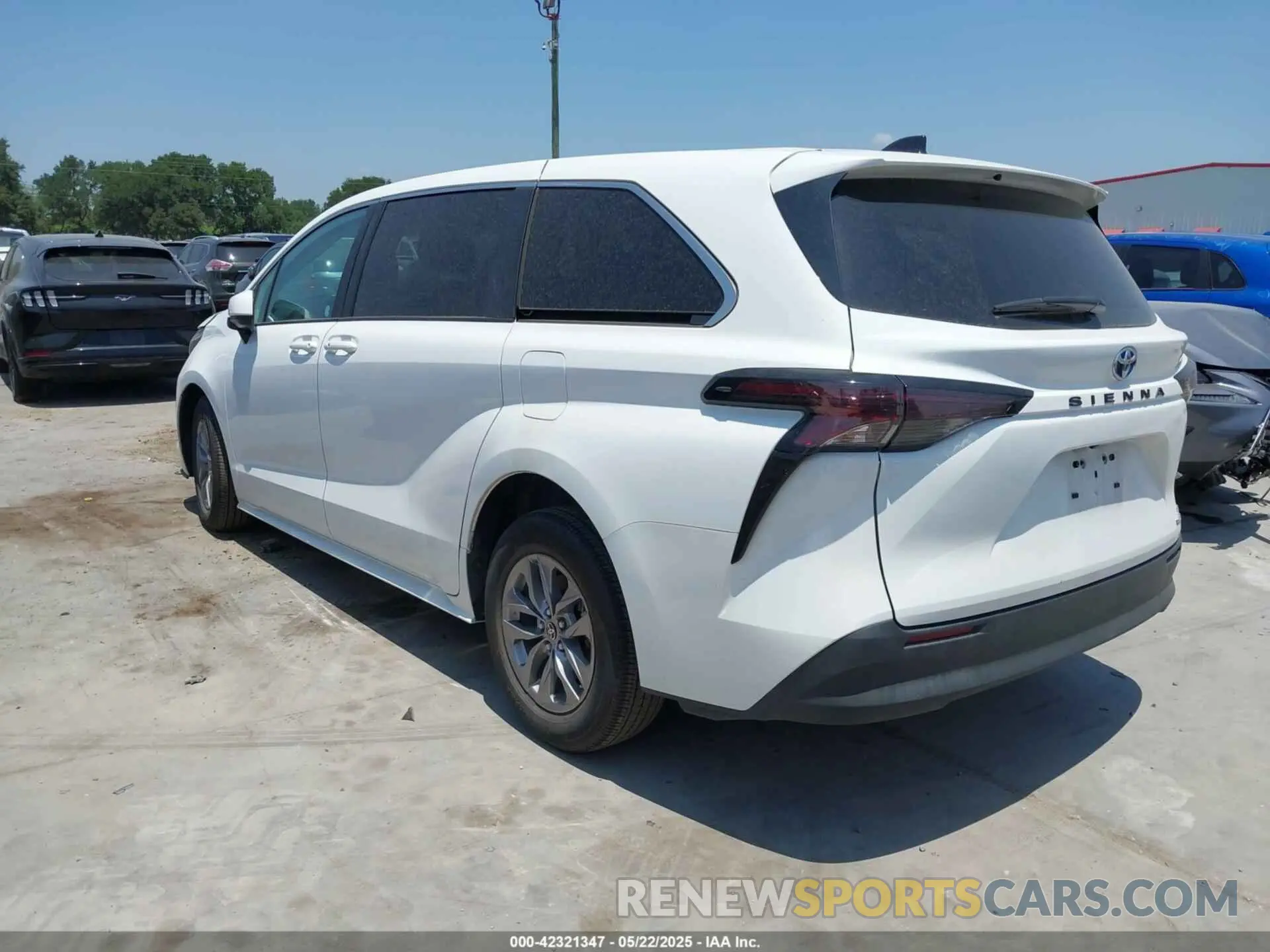 3 Photograph of a damaged car 5TDKRKEC0RS213442 TOYOTA SIENNA 2024