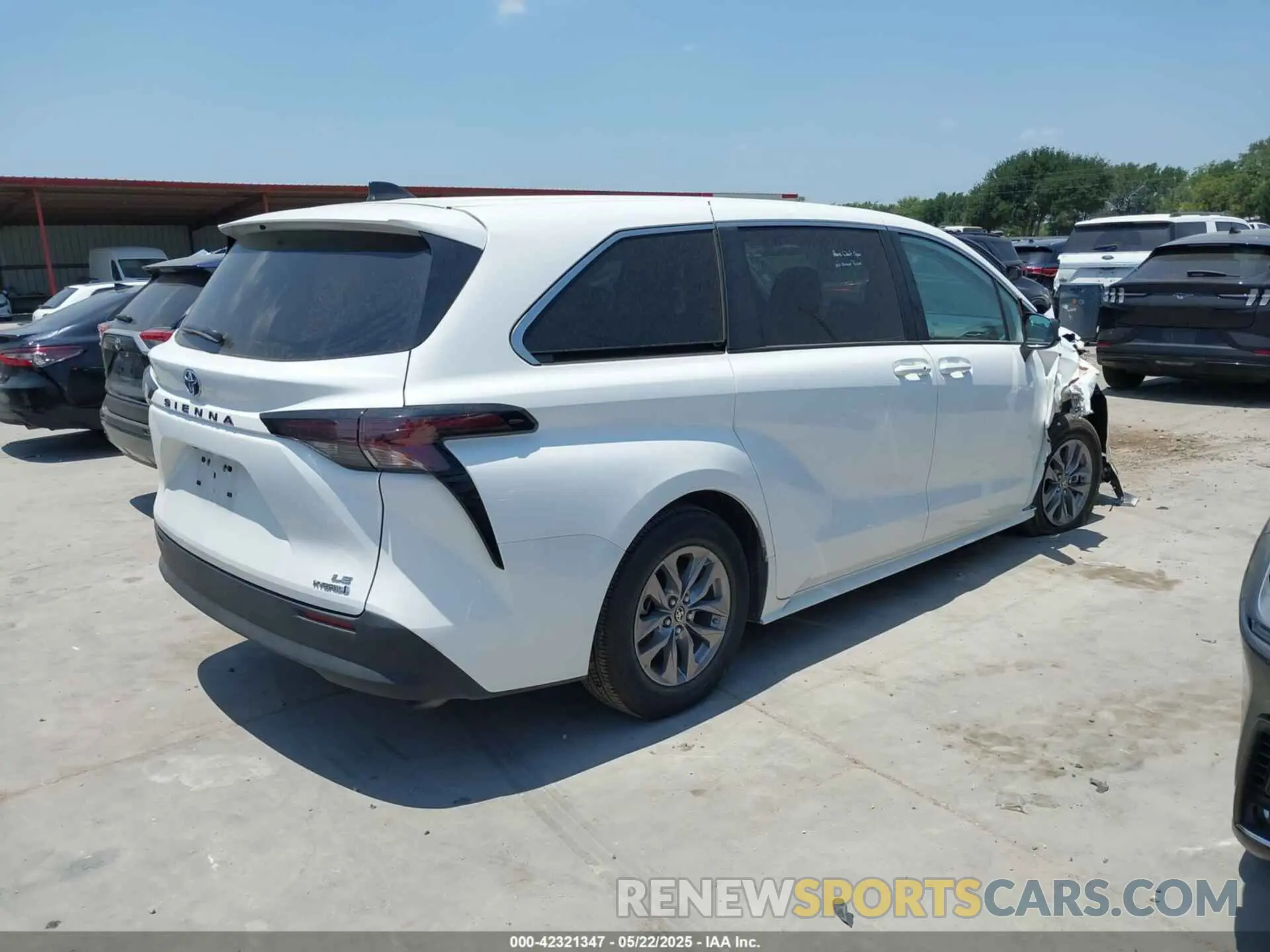 4 Photograph of a damaged car 5TDKRKEC0RS213442 TOYOTA SIENNA 2024