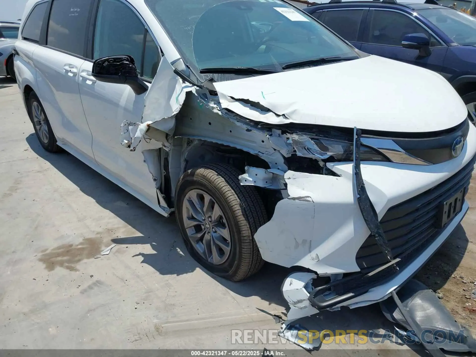 6 Photograph of a damaged car 5TDKRKEC0RS213442 TOYOTA SIENNA 2024
