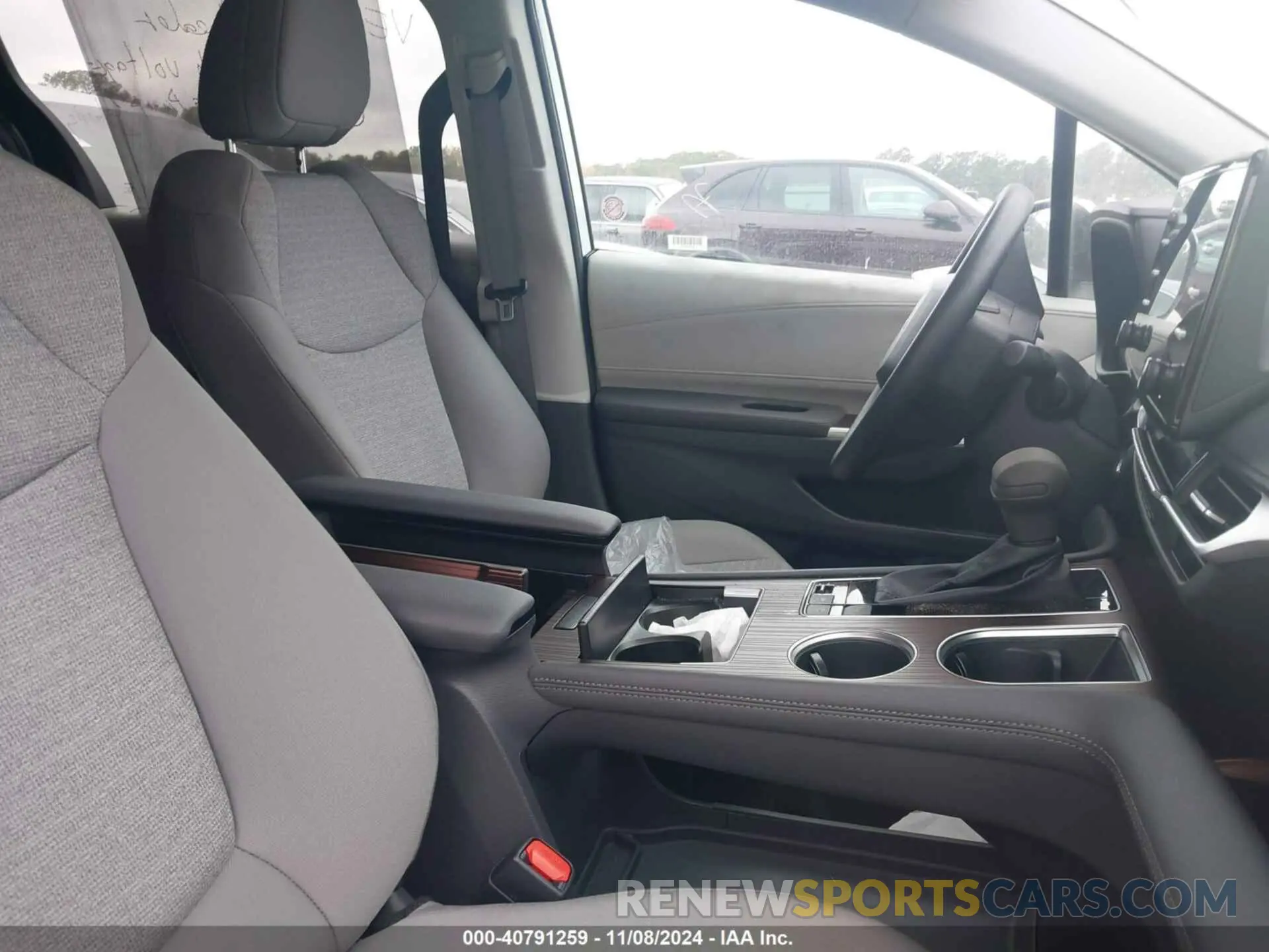 5 Photograph of a damaged car 5TDKRKEC2RS192349 TOYOTA SIENNA 2024
