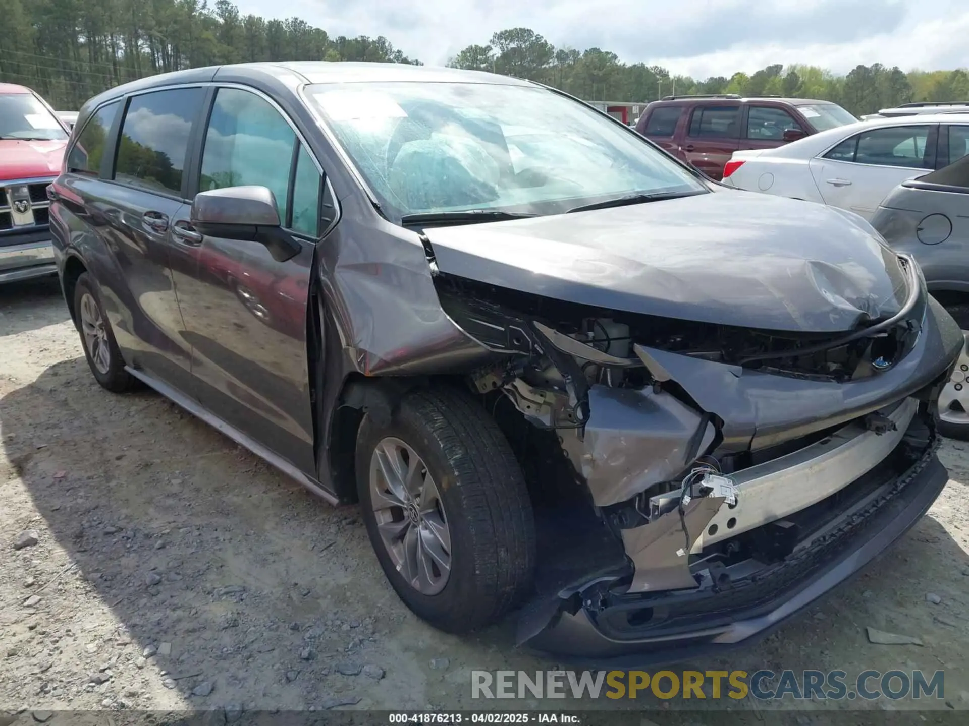 1 Photograph of a damaged car 5TDKRKEC5RS202419 TOYOTA SIENNA 2024