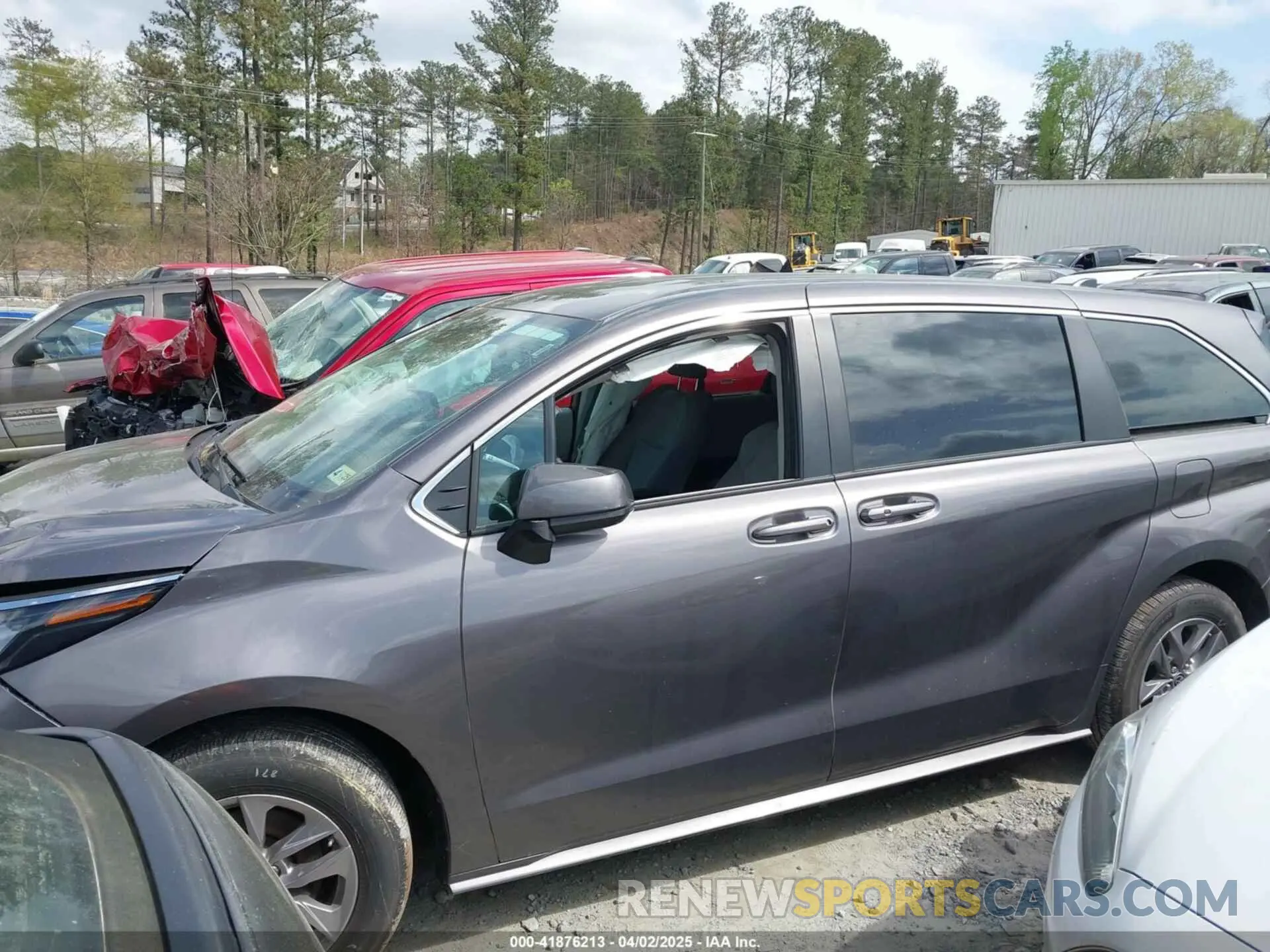 14 Photograph of a damaged car 5TDKRKEC5RS202419 TOYOTA SIENNA 2024