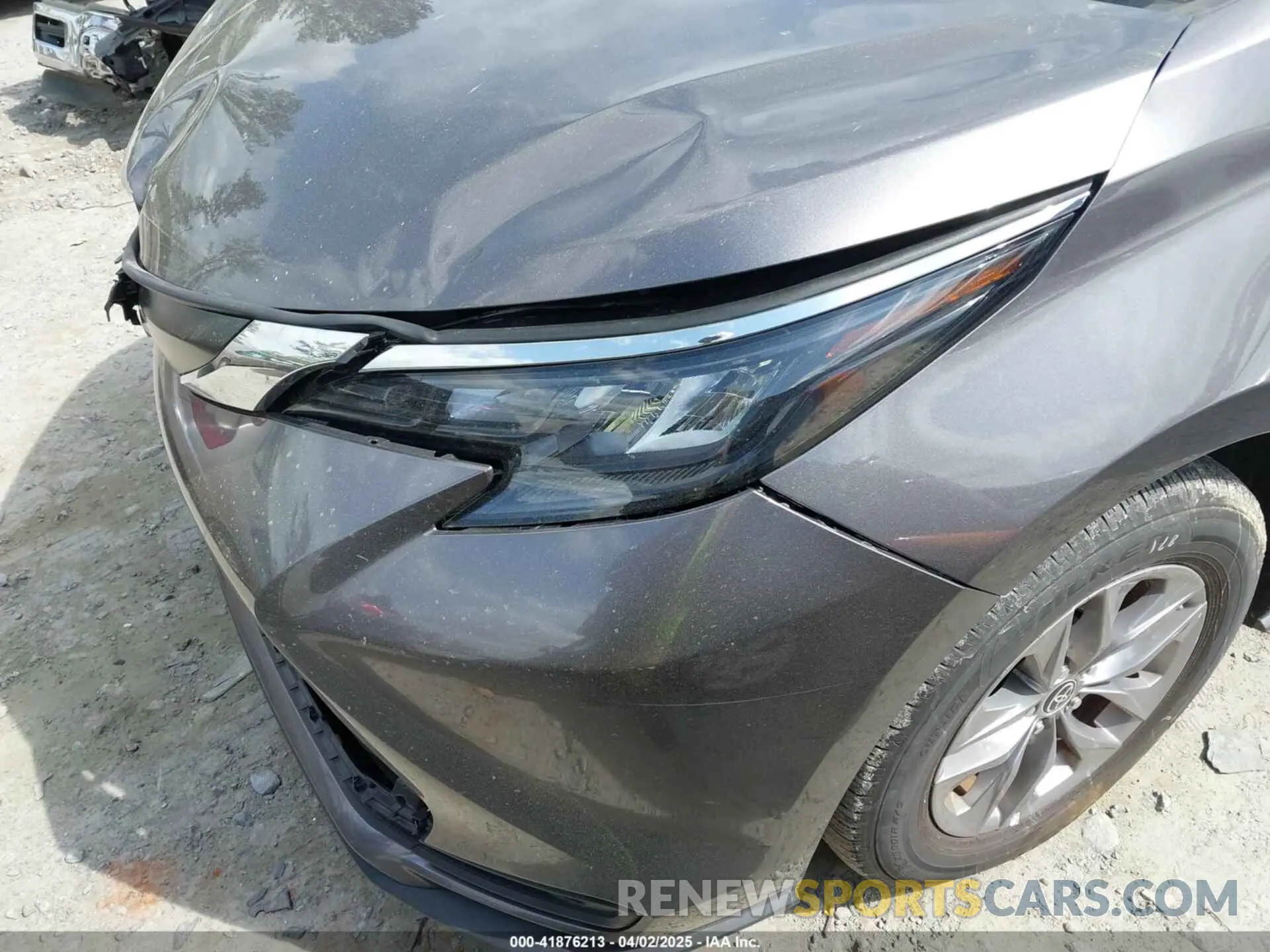 18 Photograph of a damaged car 5TDKRKEC5RS202419 TOYOTA SIENNA 2024