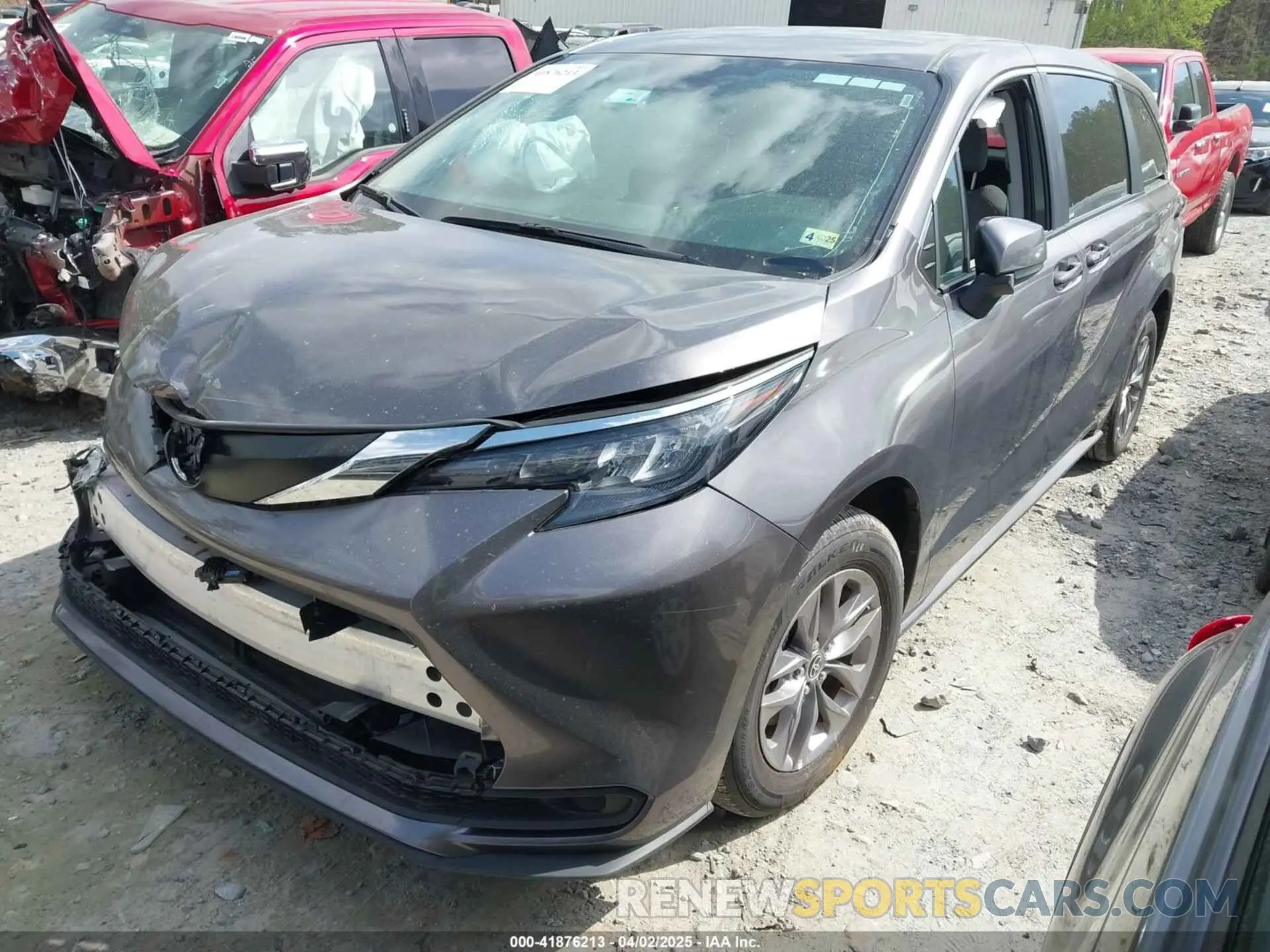 2 Photograph of a damaged car 5TDKRKEC5RS202419 TOYOTA SIENNA 2024