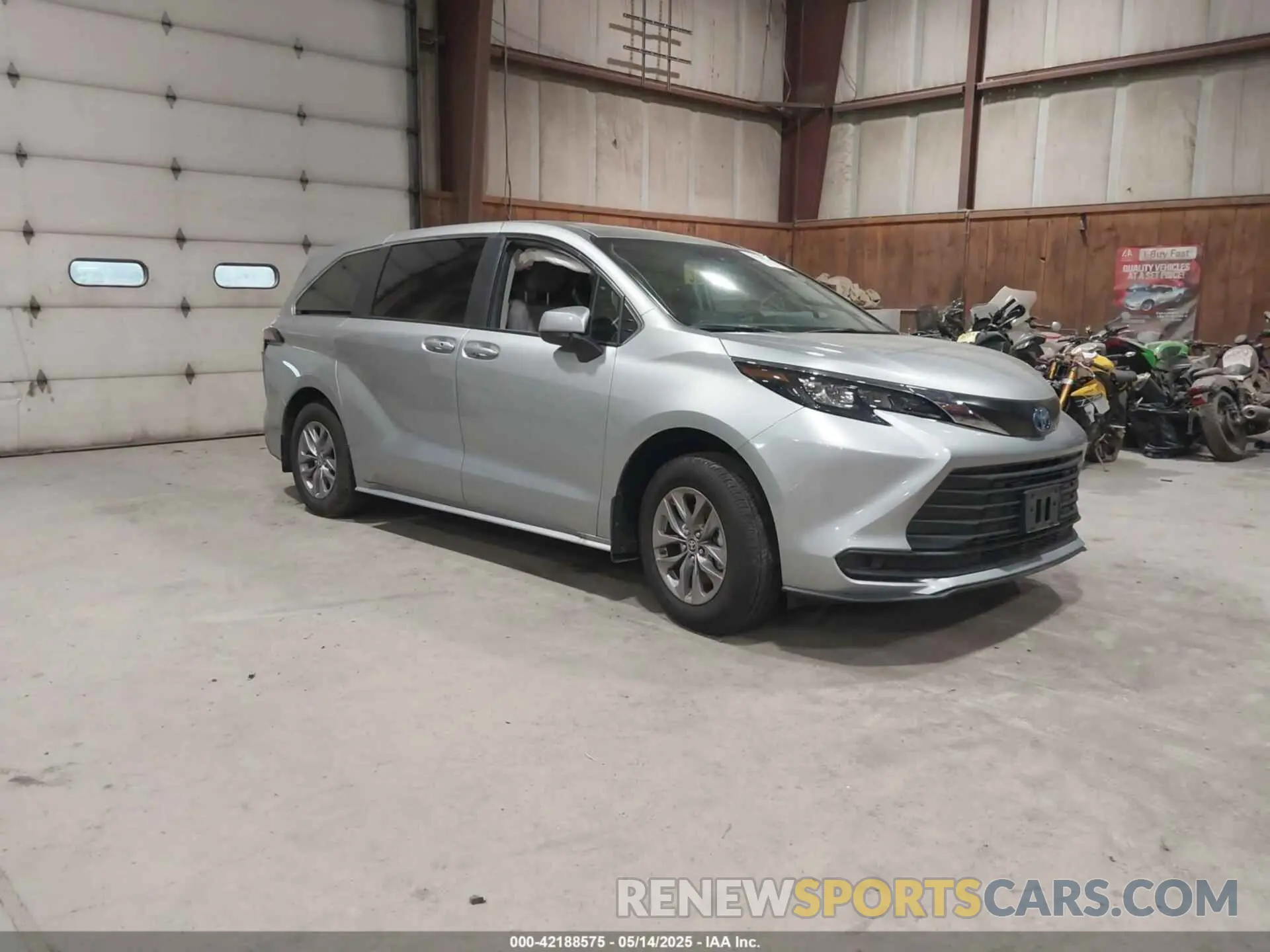 1 Photograph of a damaged car 5TDKRKEC6RS216152 TOYOTA SIENNA 2024