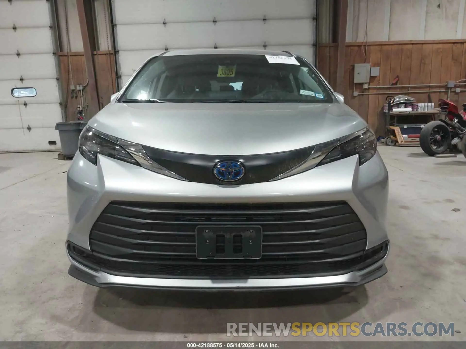 13 Photograph of a damaged car 5TDKRKEC6RS216152 TOYOTA SIENNA 2024