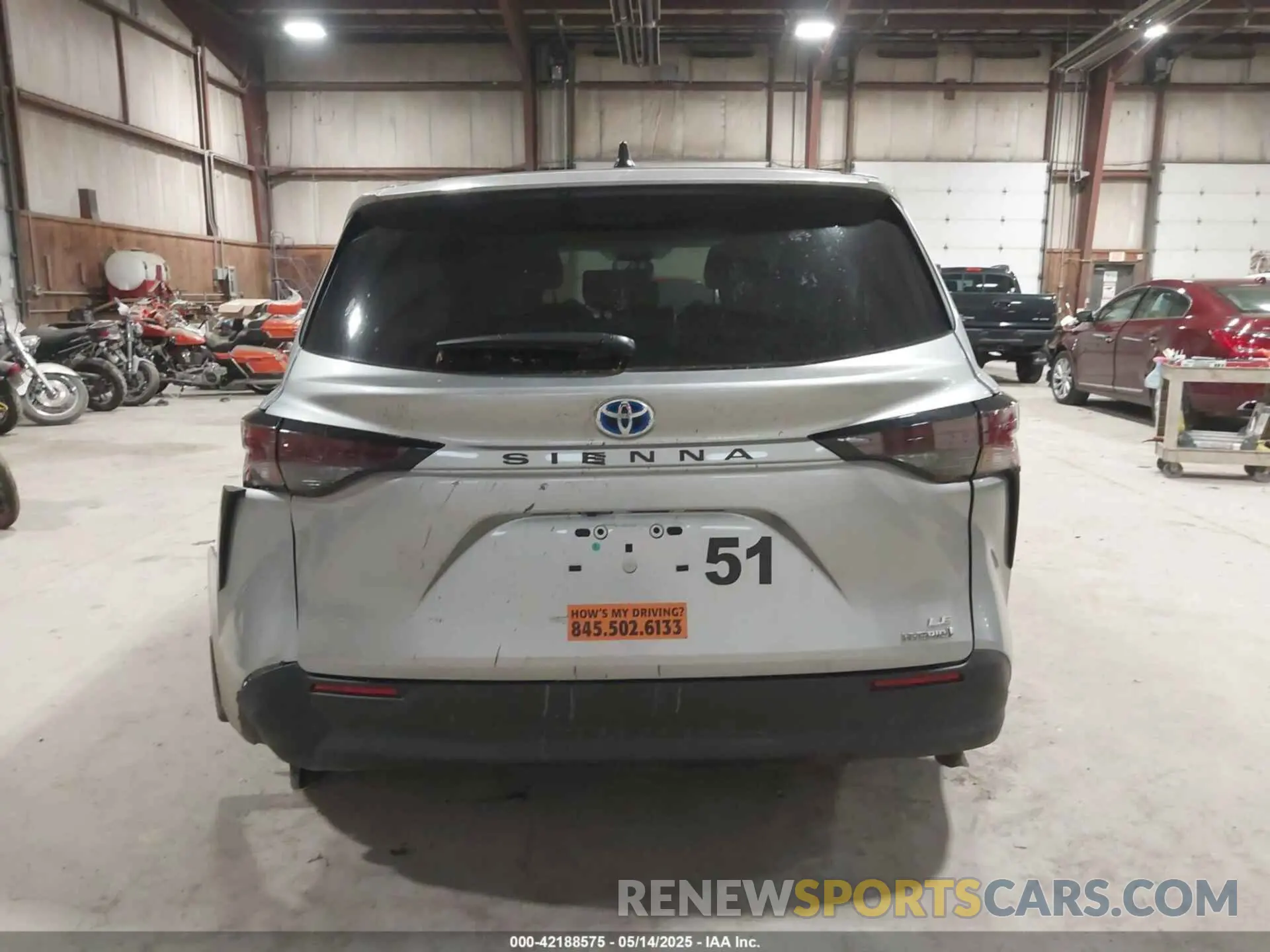 17 Photograph of a damaged car 5TDKRKEC6RS216152 TOYOTA SIENNA 2024