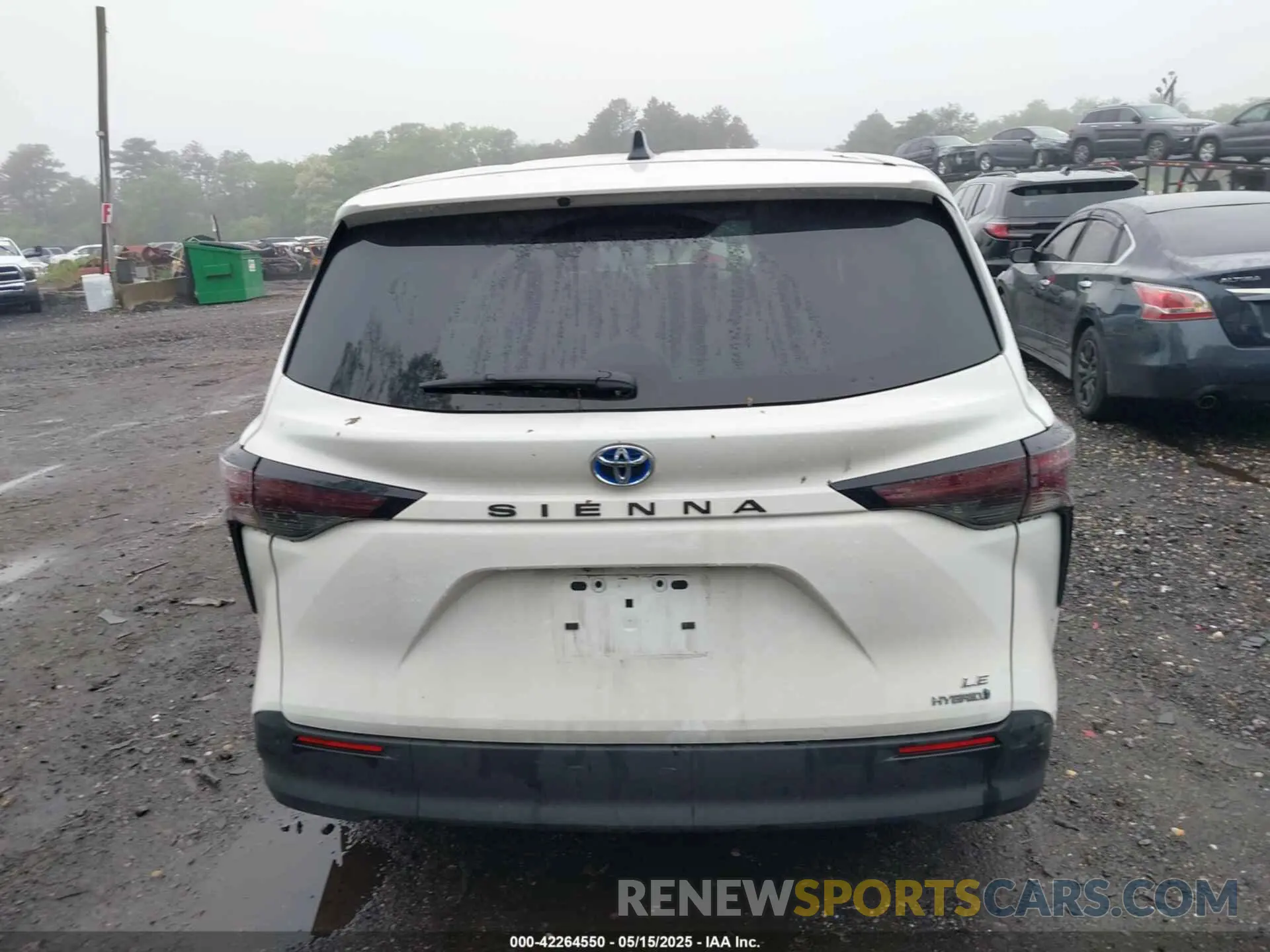 16 Photograph of a damaged car 5TDKRKEC8RS209493 TOYOTA SIENNA 2024