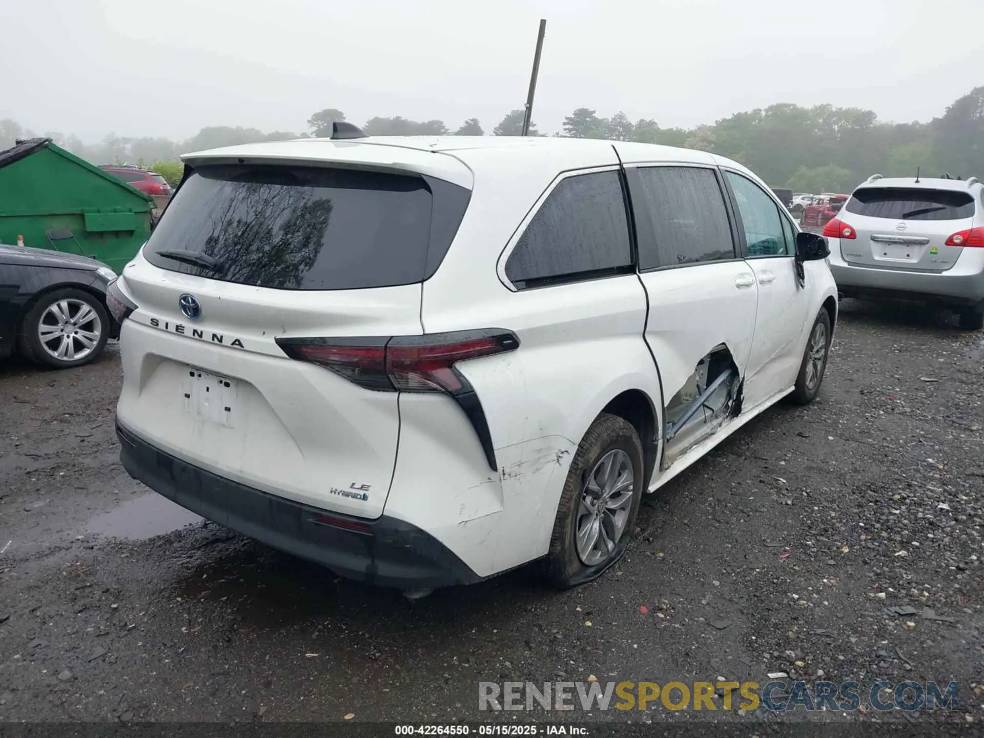 4 Photograph of a damaged car 5TDKRKEC8RS209493 TOYOTA SIENNA 2024
