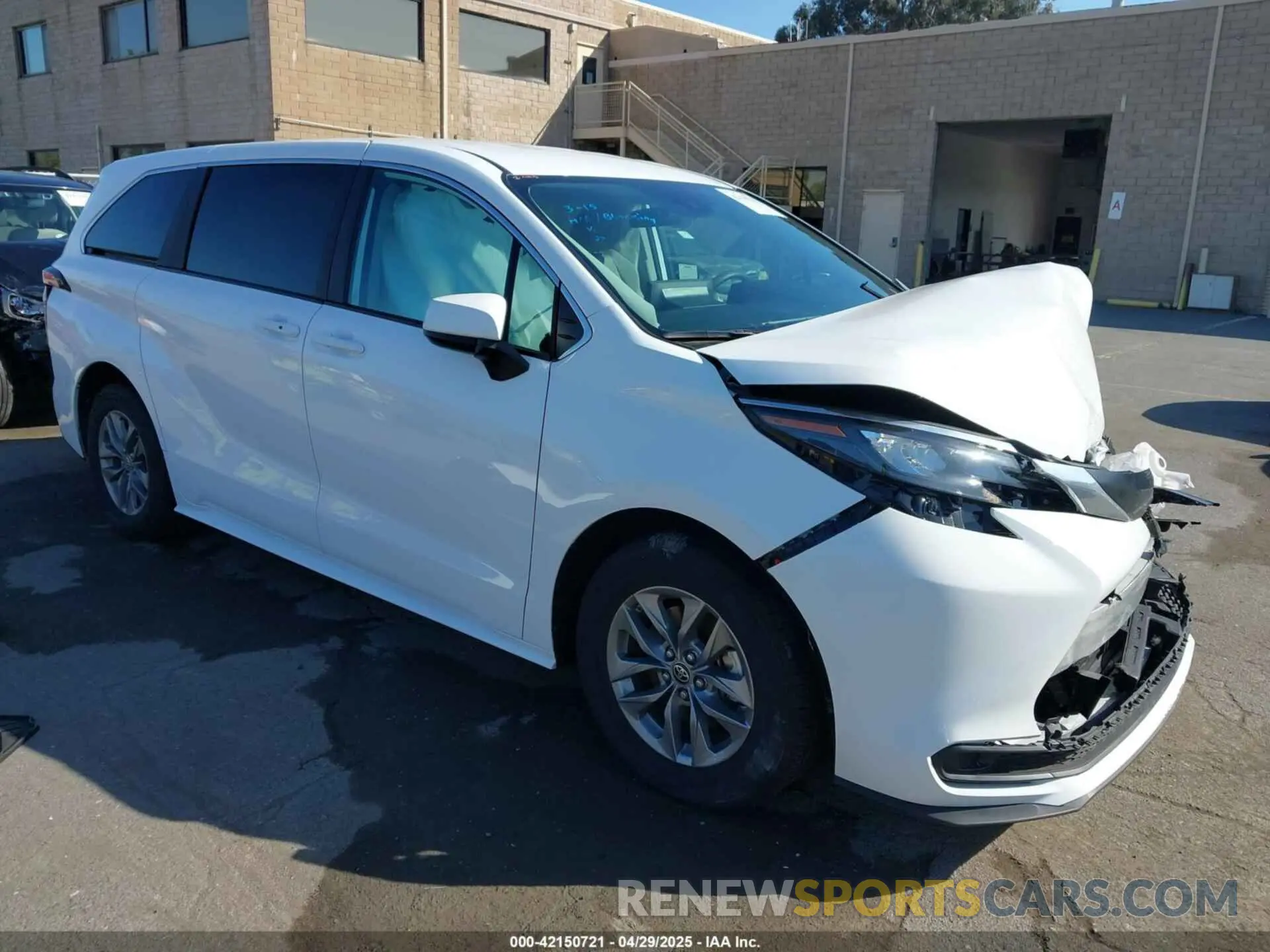 1 Photograph of a damaged car 5TDKRKEC9RS214976 TOYOTA SIENNA 2024
