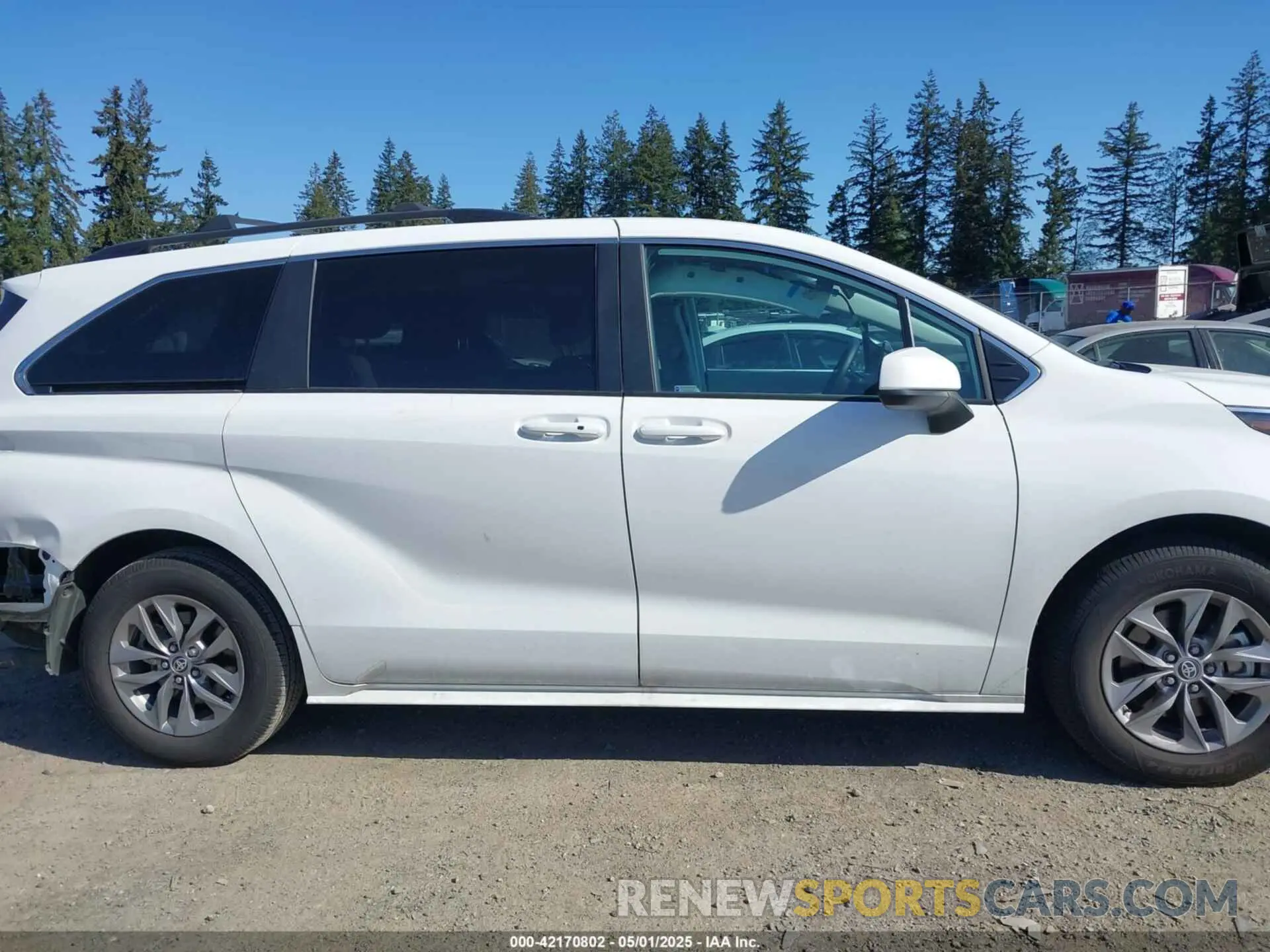 14 Photograph of a damaged car 5TDKSKFC0RS148644 TOYOTA SIENNA 2024