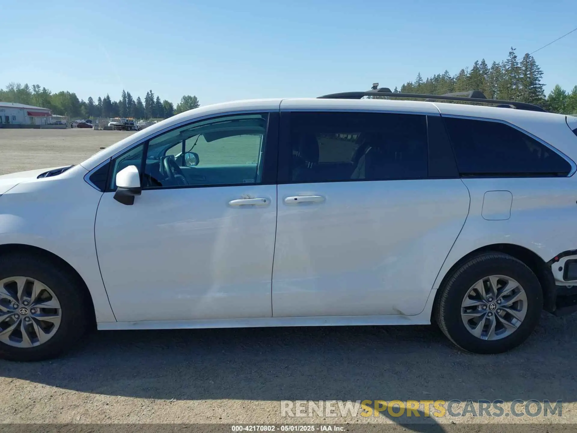 15 Photograph of a damaged car 5TDKSKFC0RS148644 TOYOTA SIENNA 2024