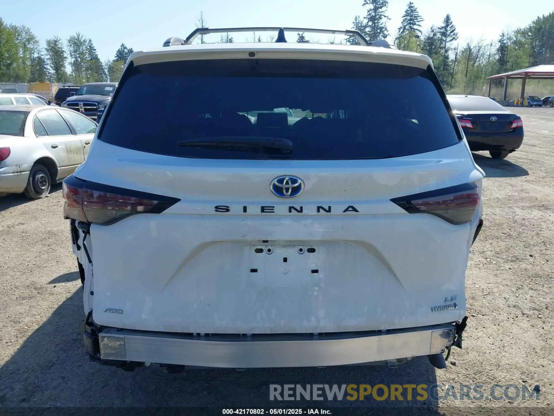 17 Photograph of a damaged car 5TDKSKFC0RS148644 TOYOTA SIENNA 2024