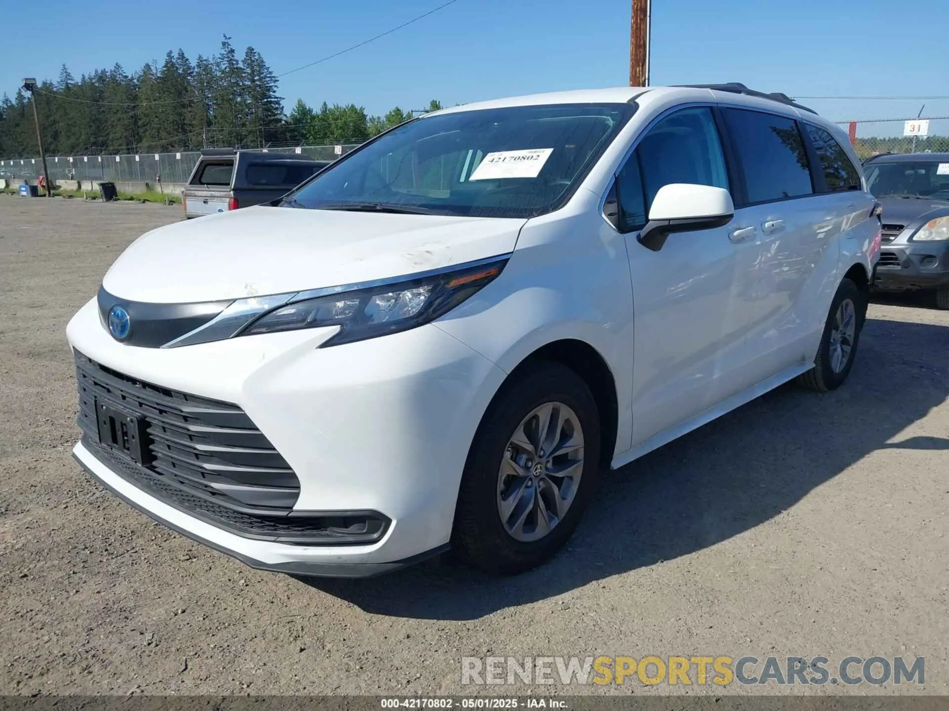 2 Photograph of a damaged car 5TDKSKFC0RS148644 TOYOTA SIENNA 2024